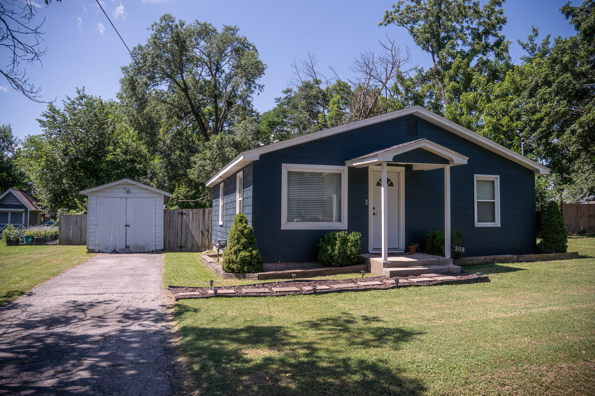 308 Lawrence Street Property Photo 1