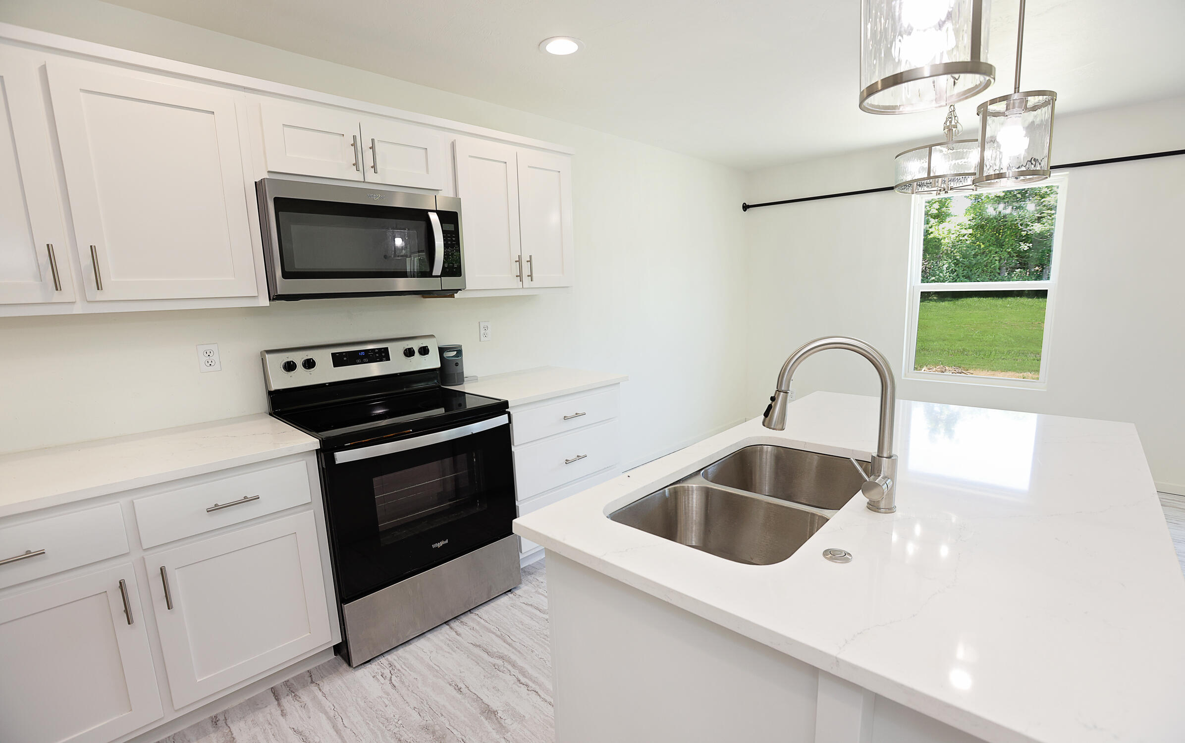 350 Towne Loop Property Photo 3