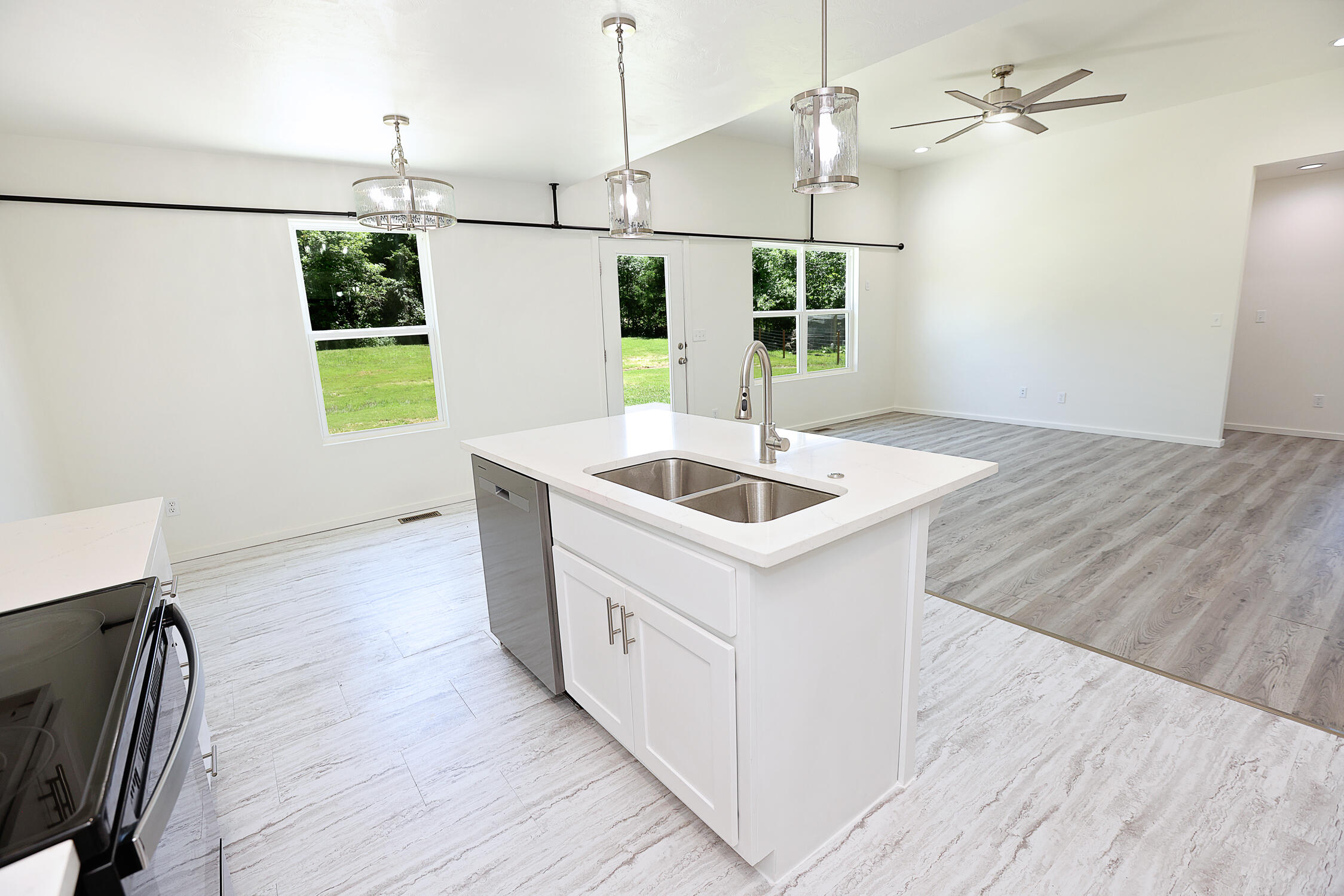 350 Towne Loop Property Photo 4