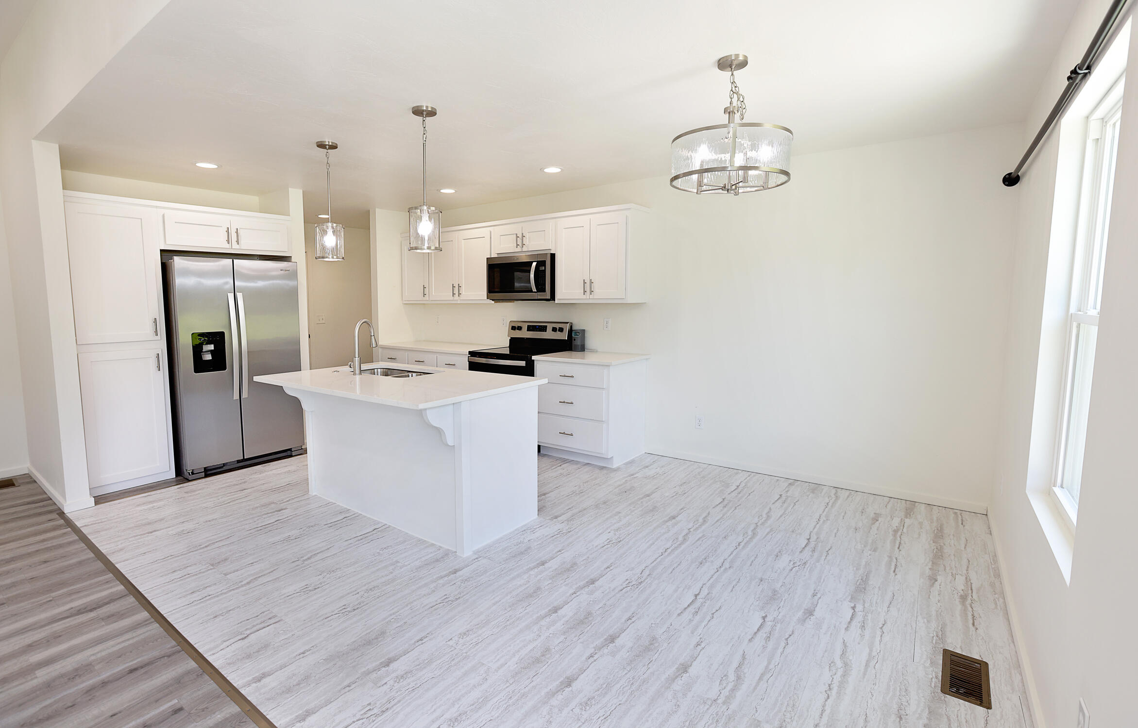 350 Towne Loop Property Photo 5