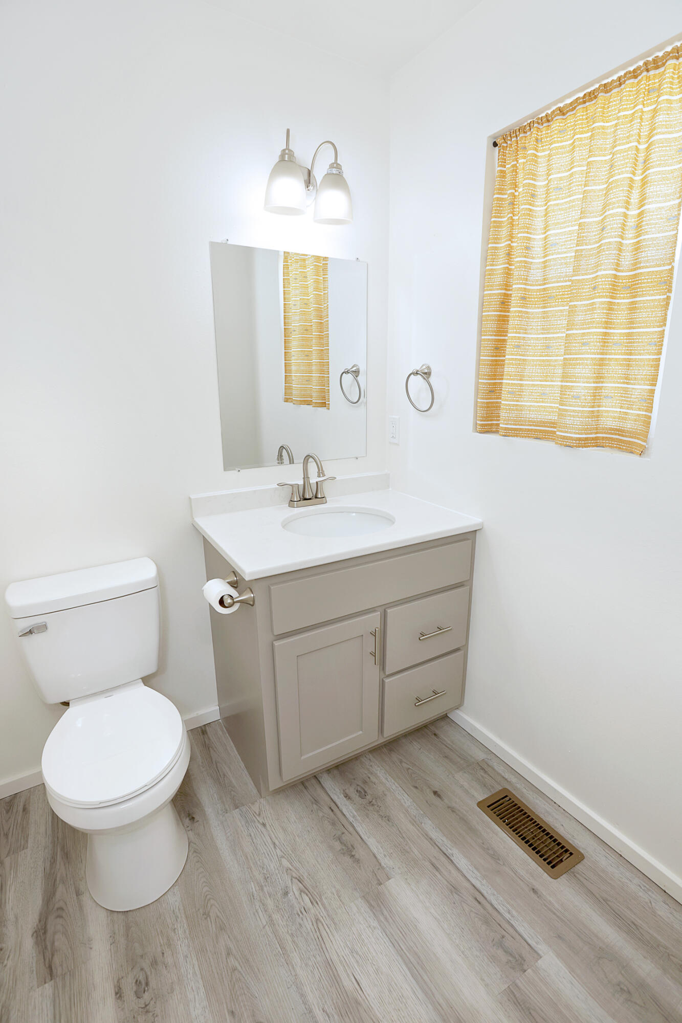 350 Towne Loop Property Photo 8