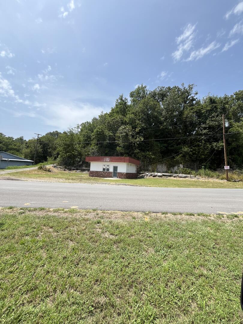 101 Ee Highway Property Photo 2