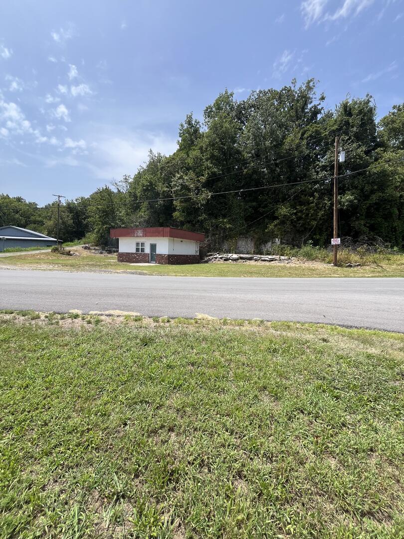 101 Ee Highway Property Photo 3