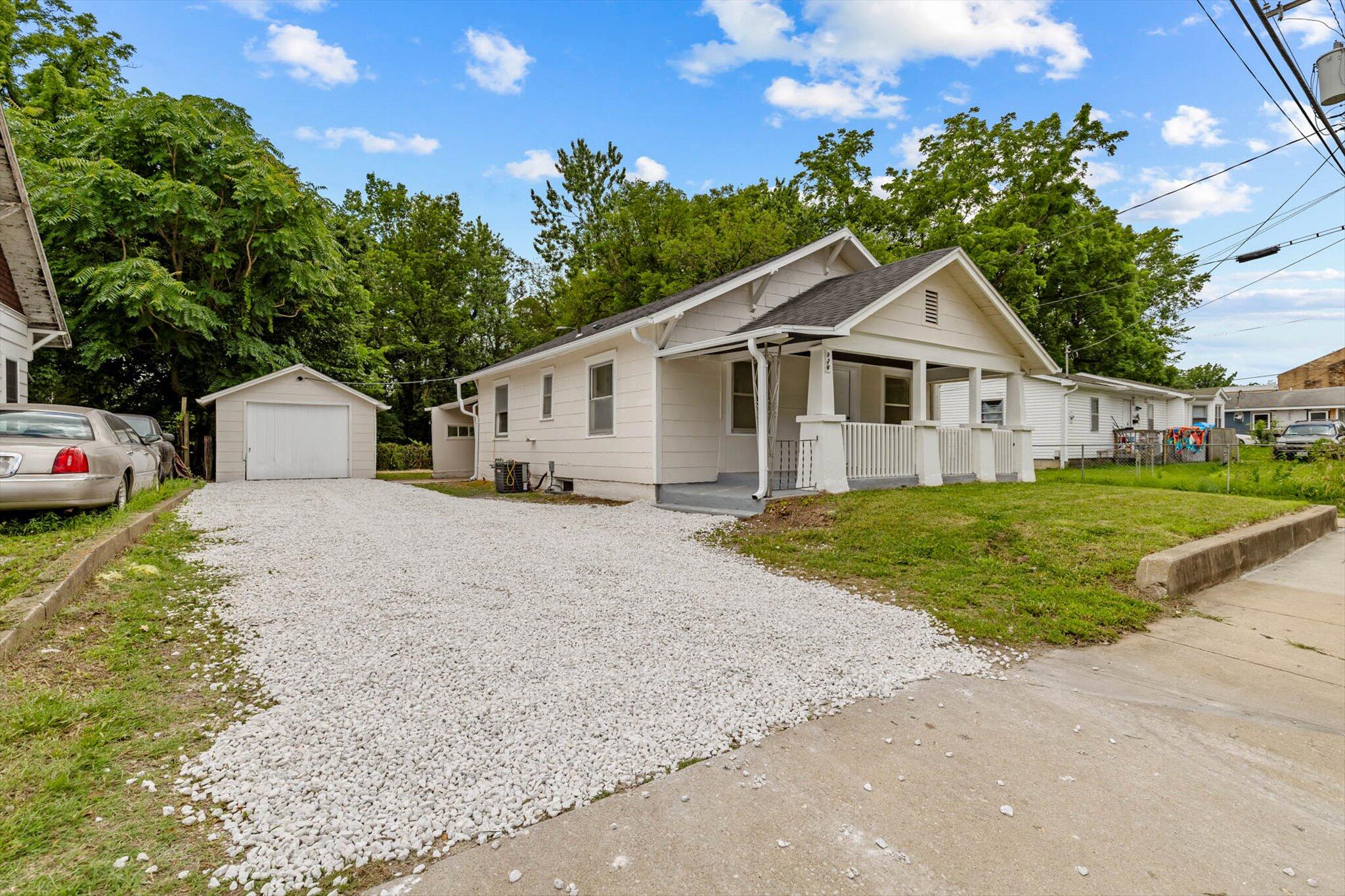 936 West Division Street Property Photo 1