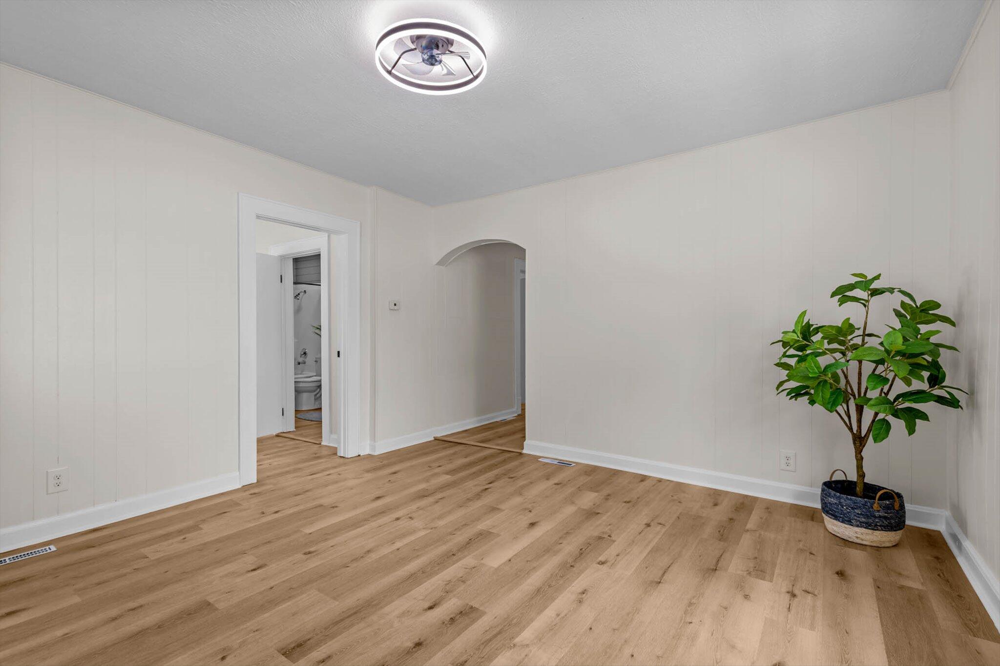 936 West Division Street Property Photo 6