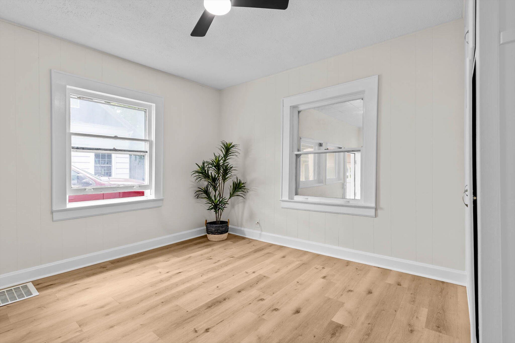936 West Division Street Property Photo 10