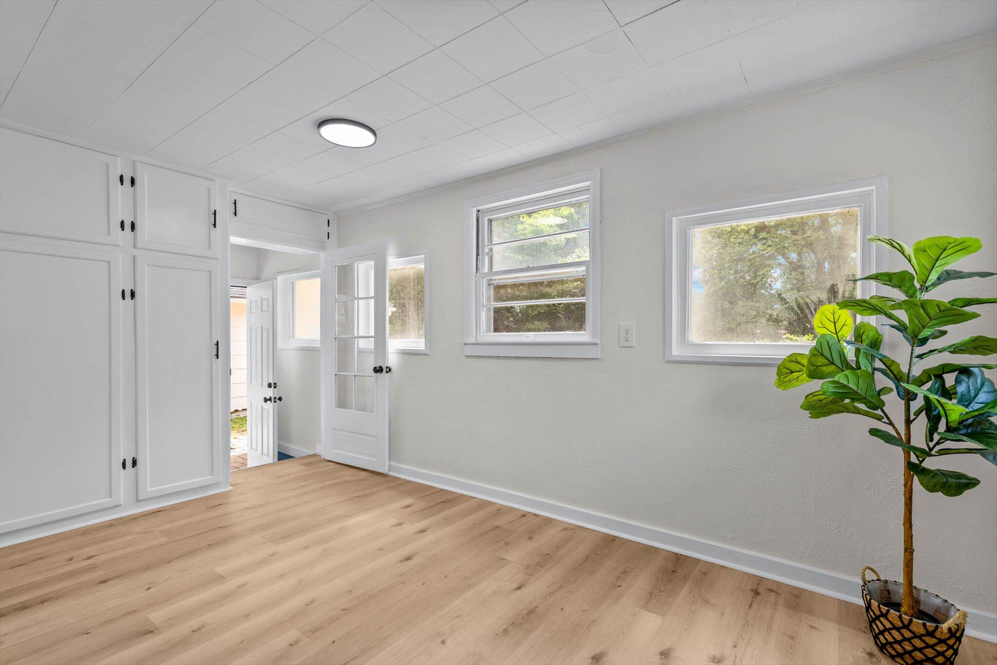 936 West Division Street Property Photo 13