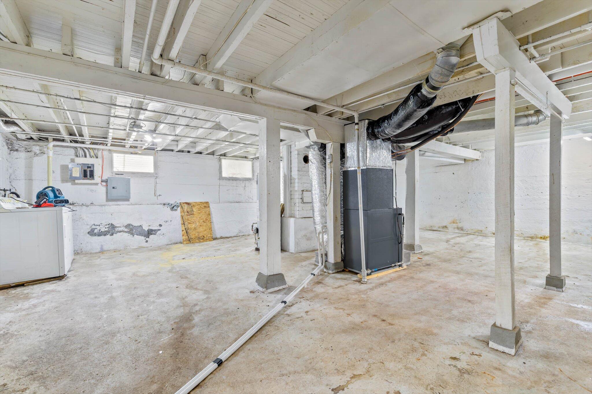 936 West Division Street Property Photo 15