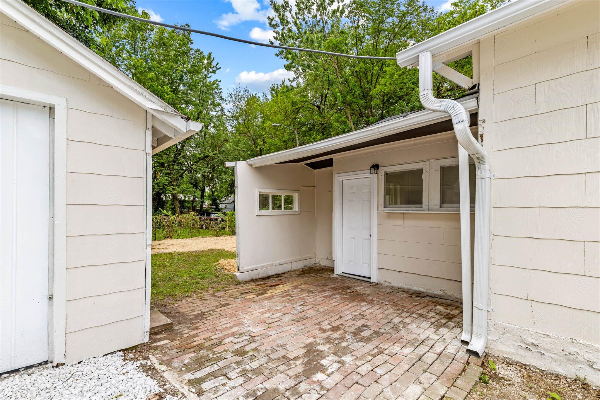 936 West Division Street Property Photo 16