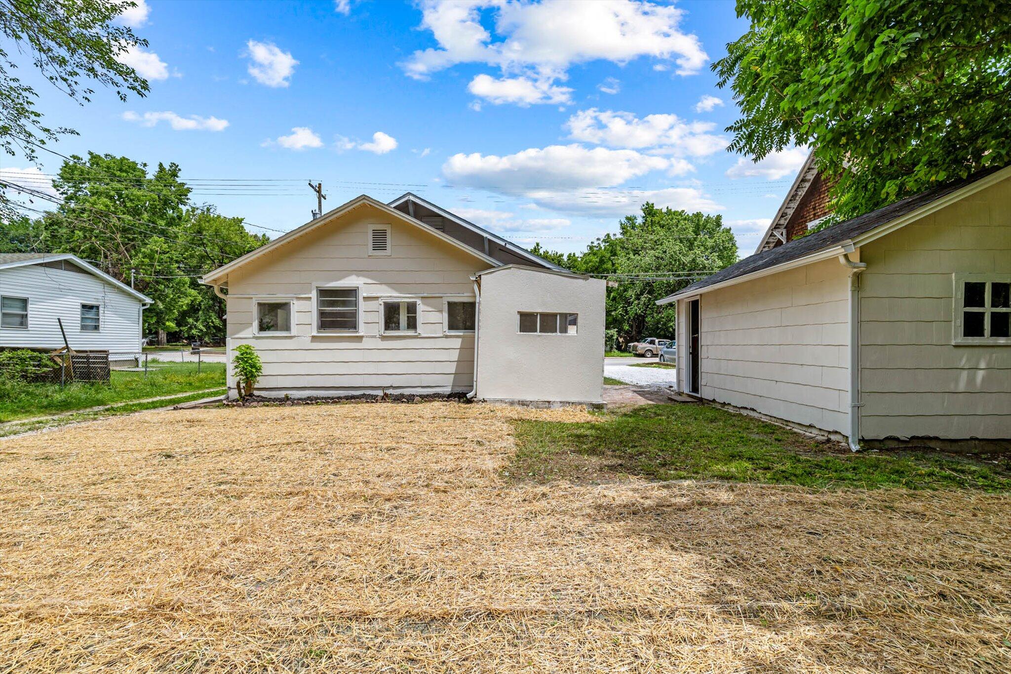 936 West Division Street Property Photo 18