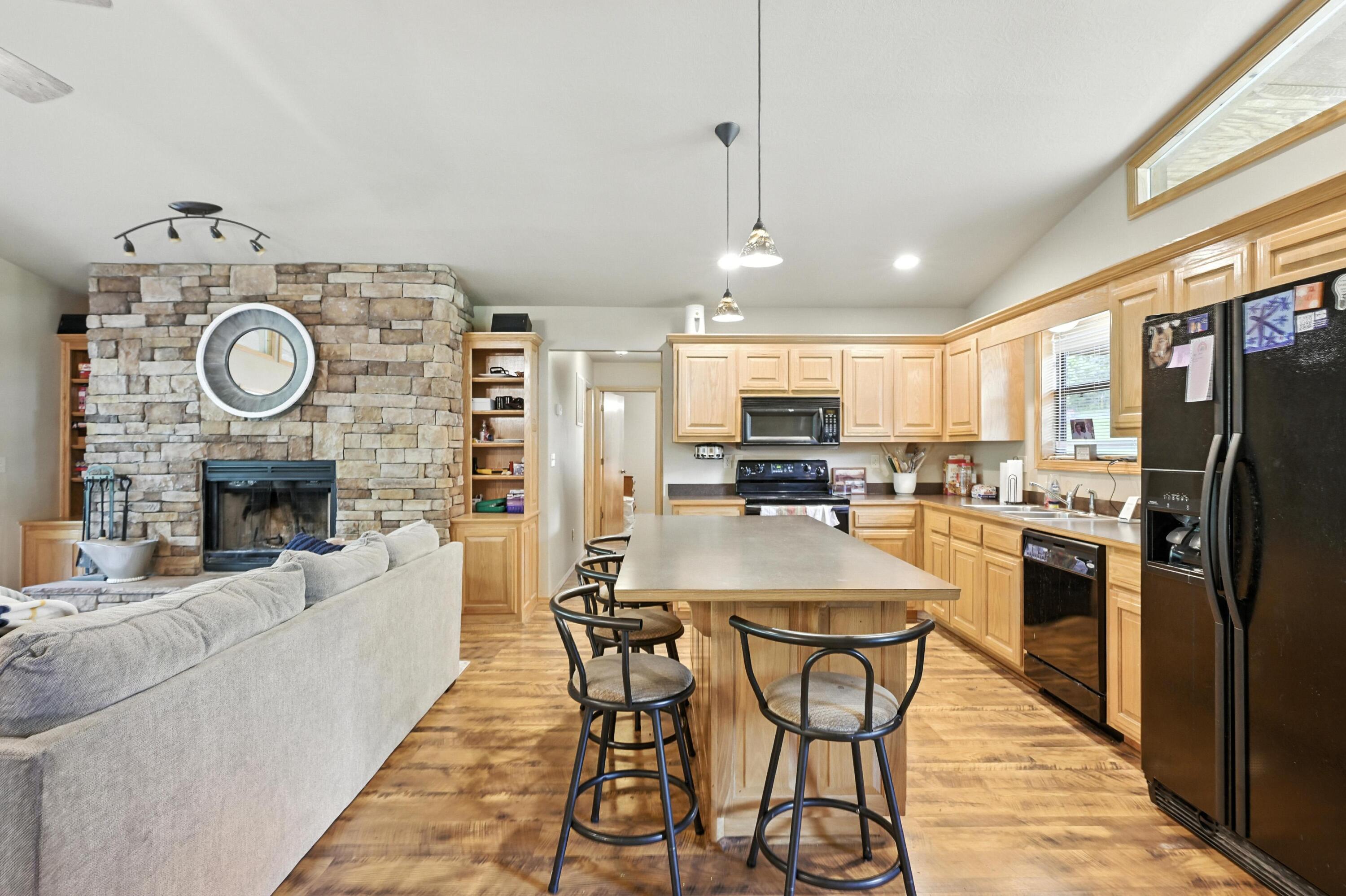 22562 Air Park Drive Property Photo 11