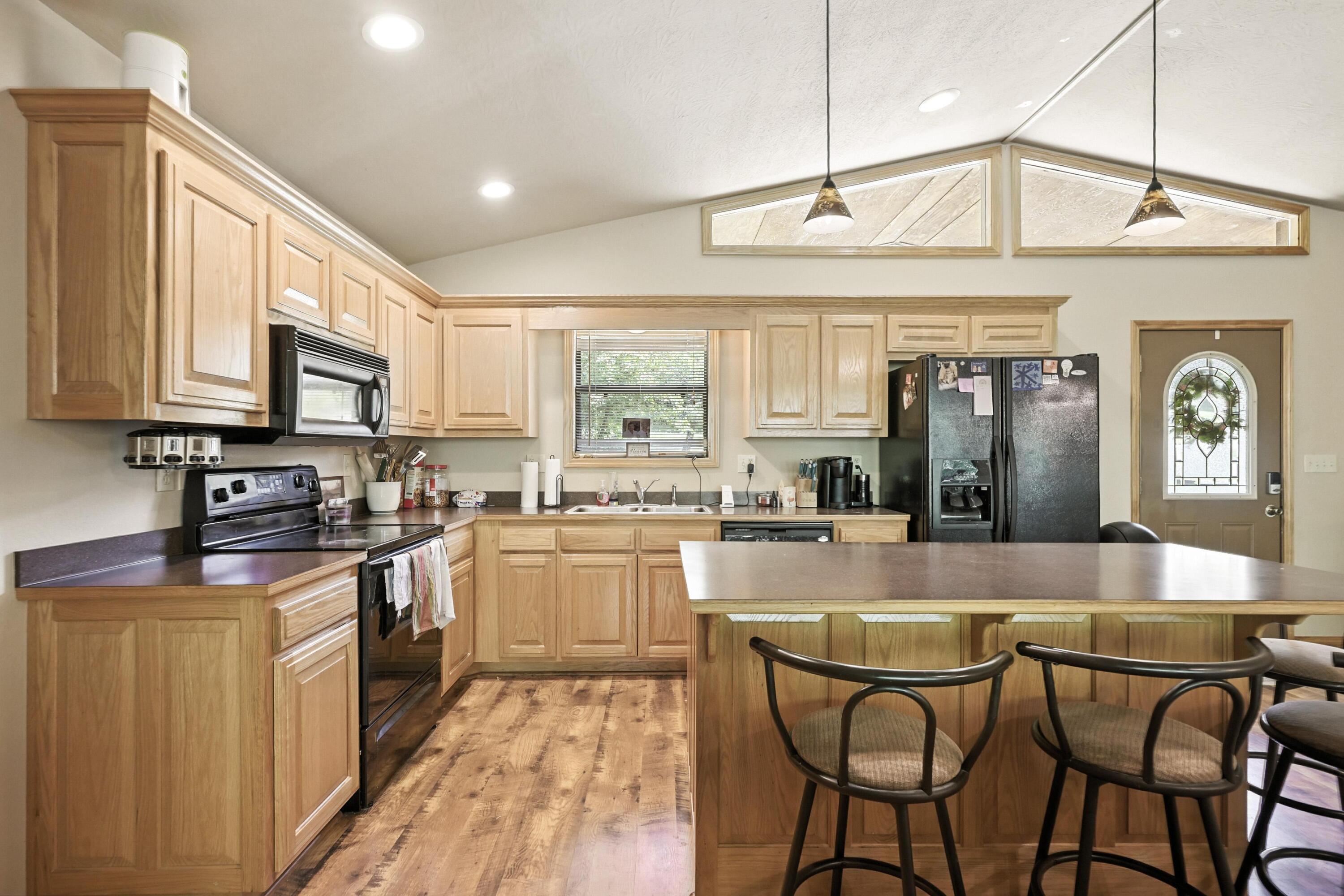 22562 Air Park Drive Property Photo 13