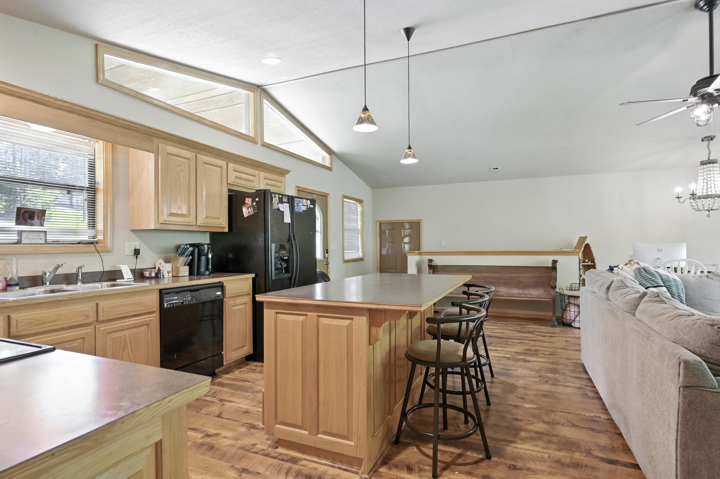 22562 Air Park Drive Property Photo 14