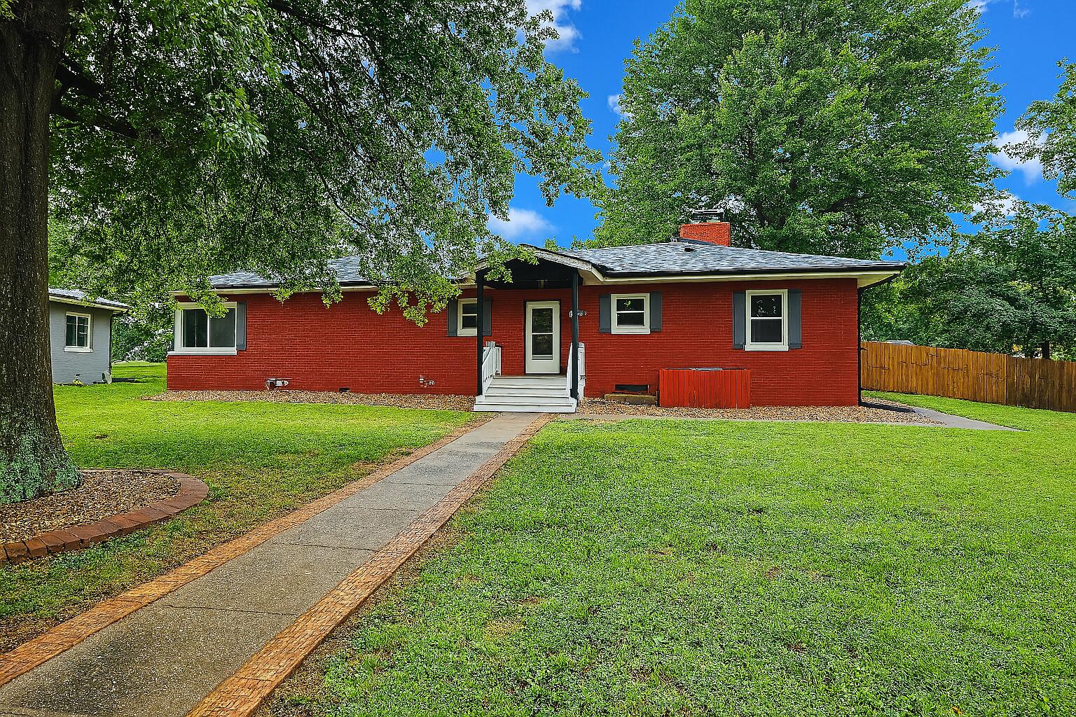 614 North Main Street Property Photo 1