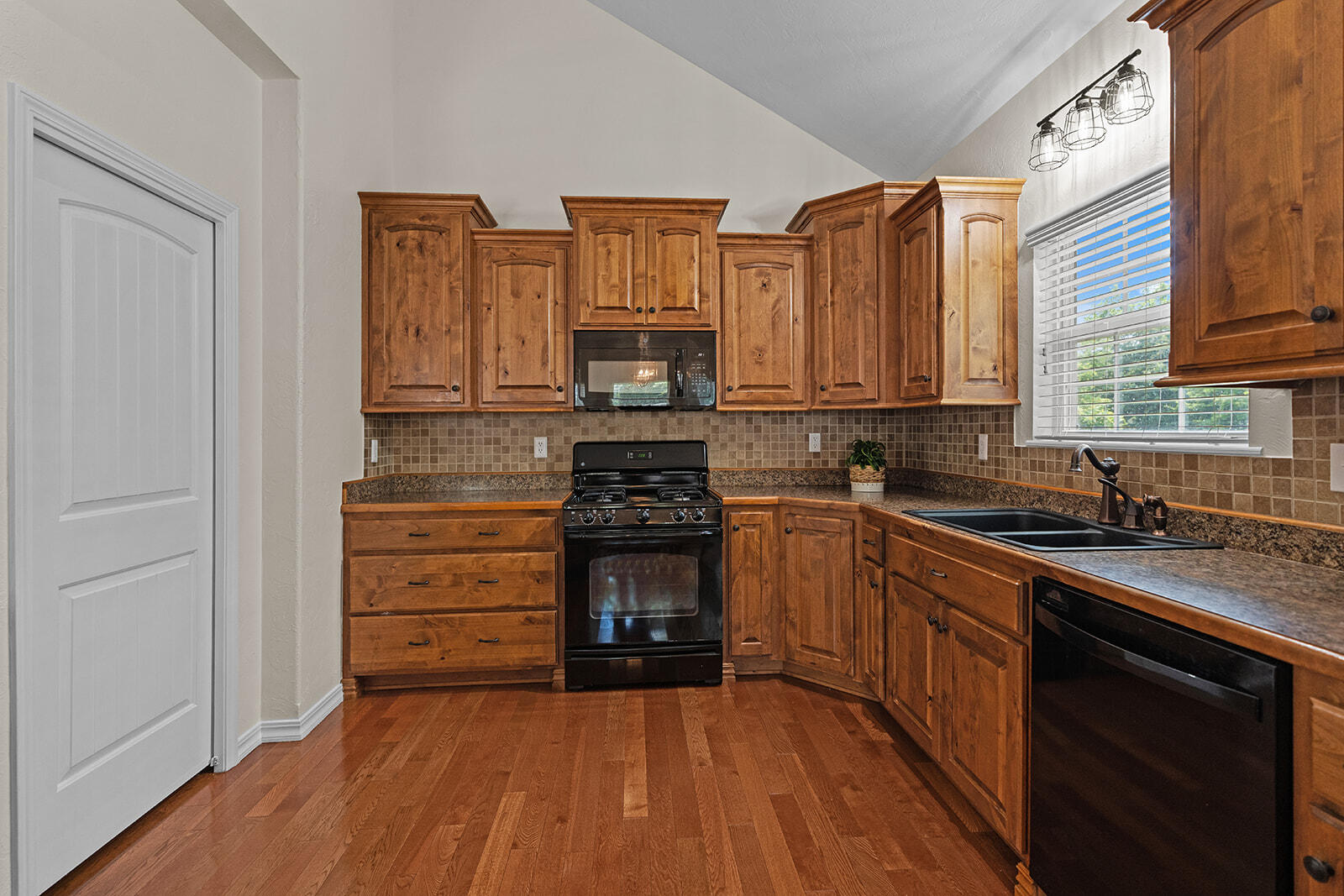 806 East Grant Street Property Photo 10