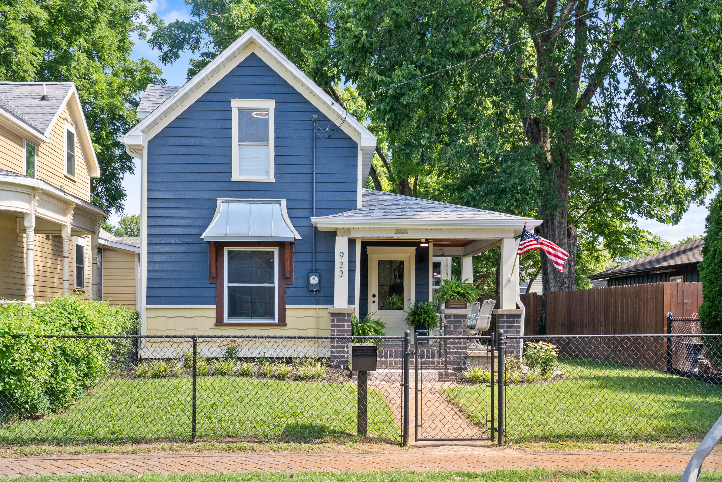 933 West Pershing Street Property Photo 1