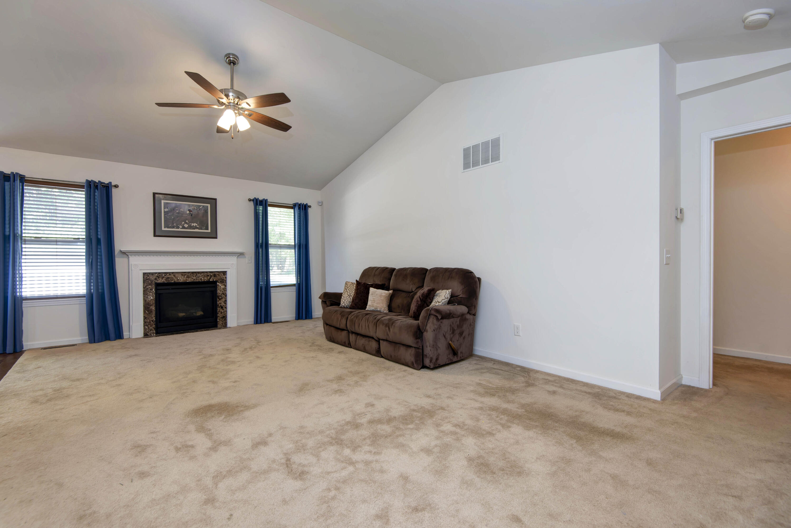 5513 South Faust Avenue Property Photo 3