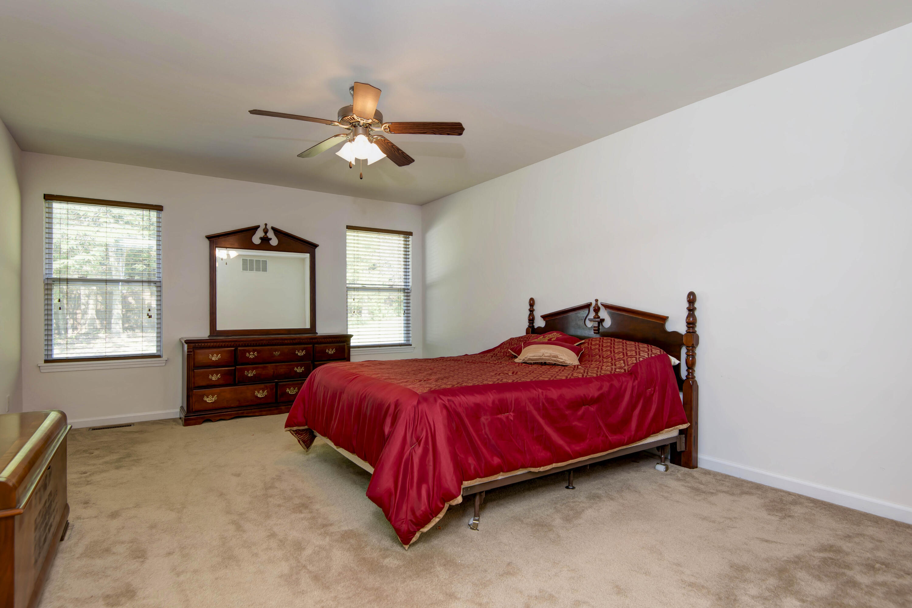 5513 South Faust Avenue Property Photo 10