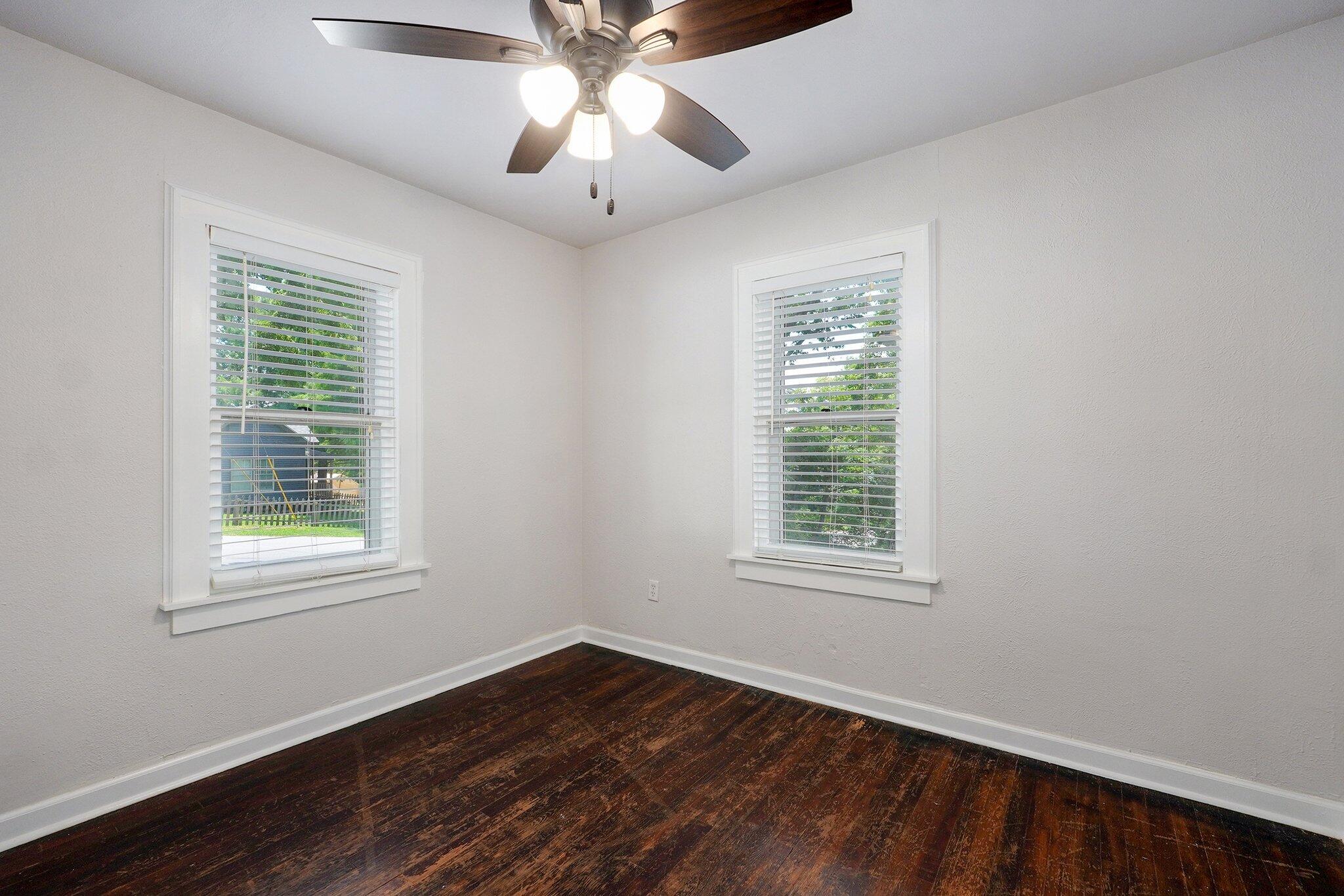 305 East Oak Street Property Photo 6