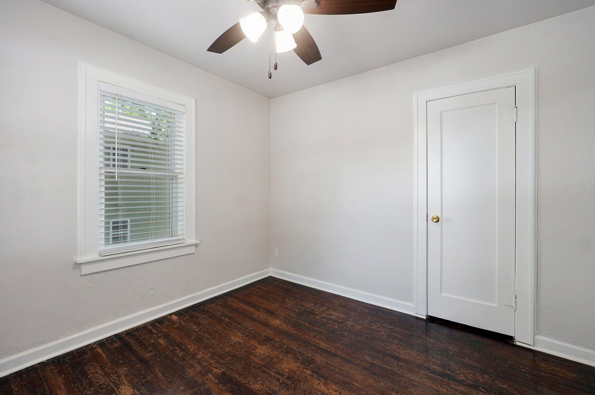 305 East Oak Street Property Photo 7