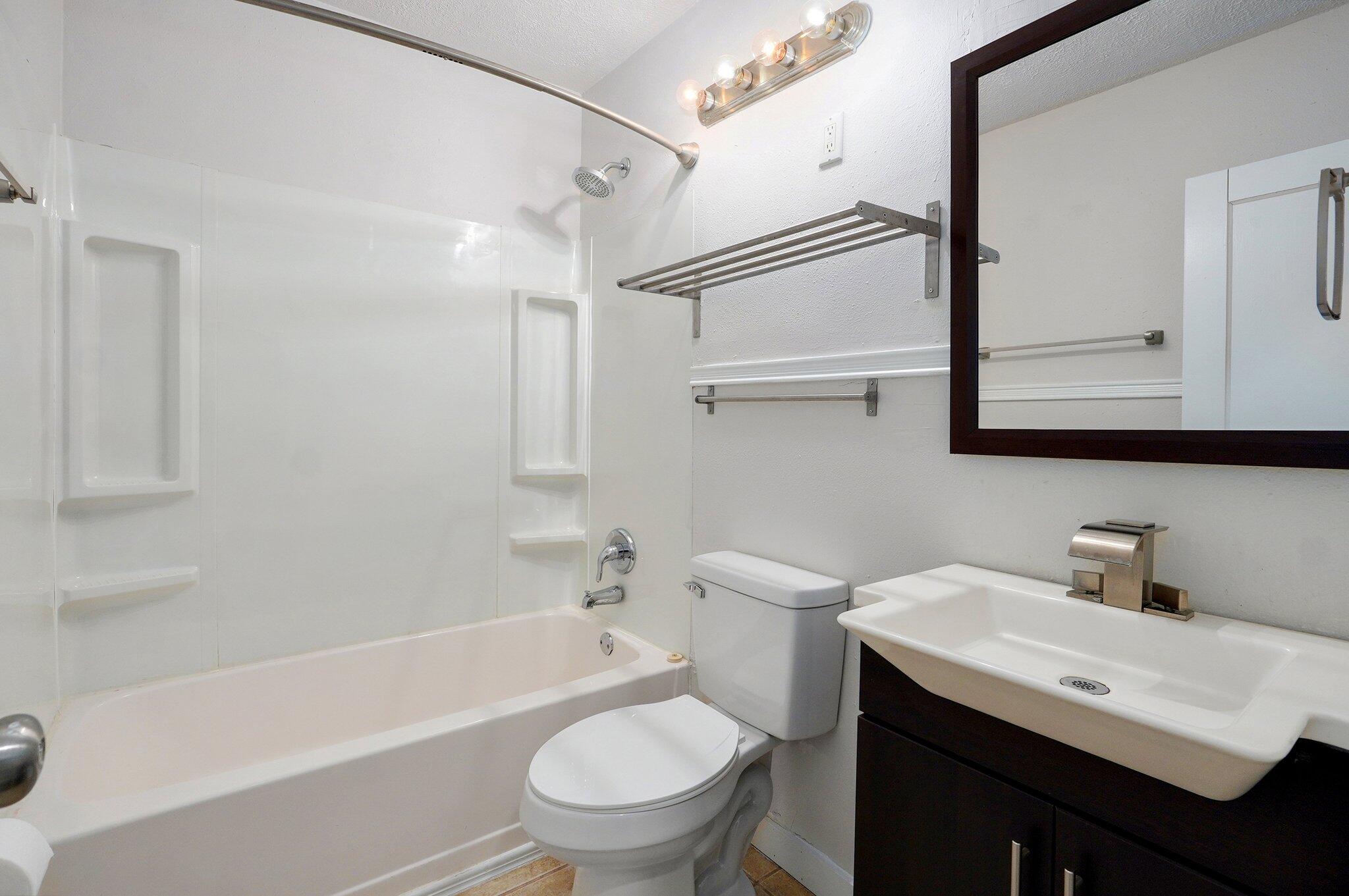 305 East Oak Street Property Photo 9