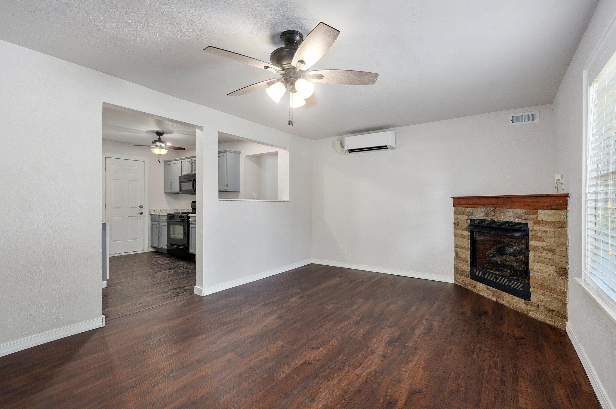 305 East Oak Street Property Photo 10