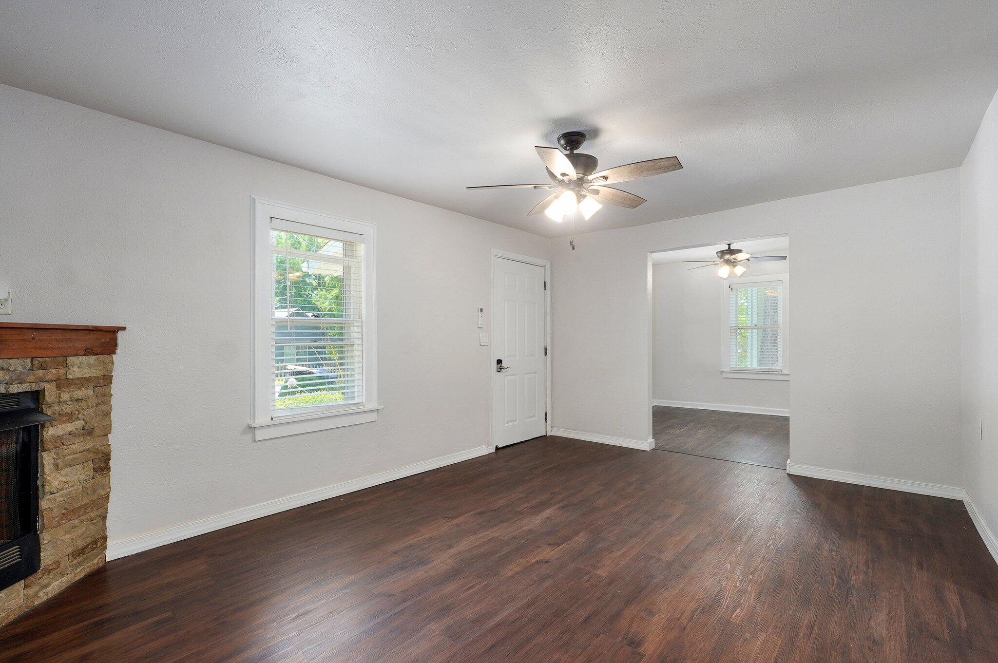 305 East Oak Street Property Photo 11