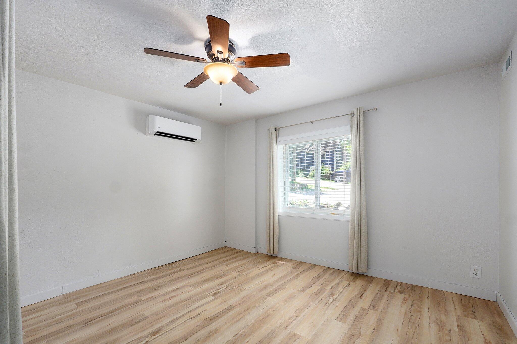 305 East Oak Street Property Photo 15