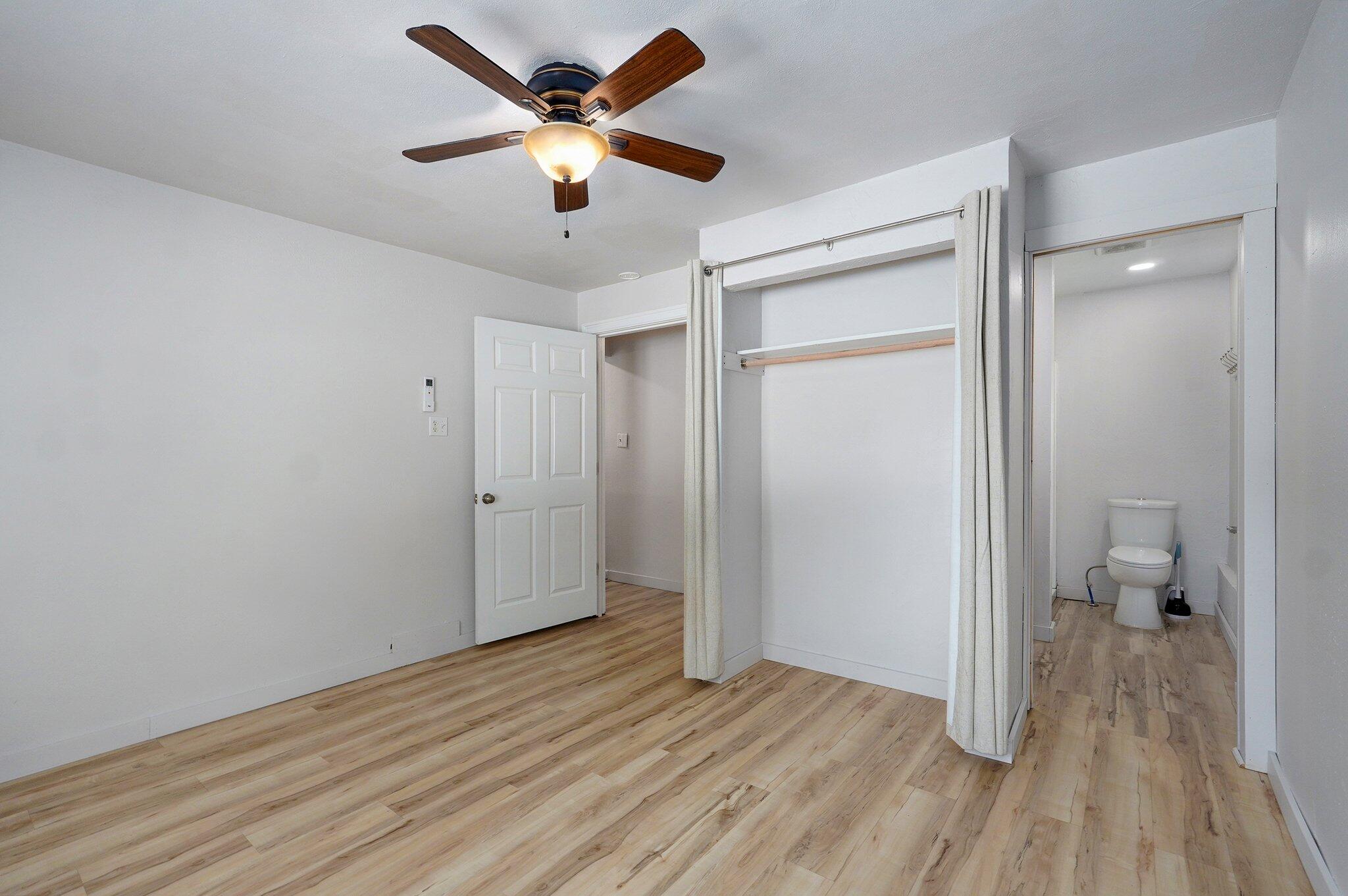 305 East Oak Street Property Photo 16