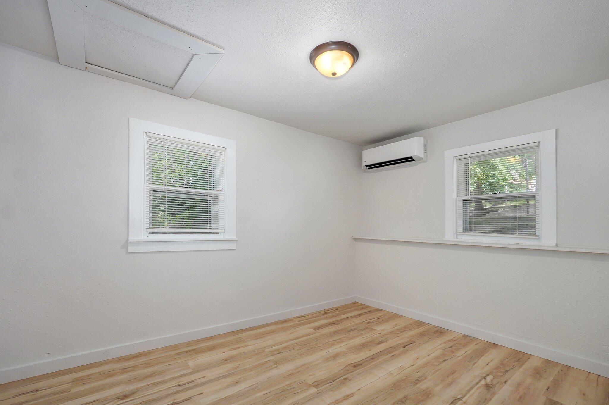 305 East Oak Street Property Photo 20