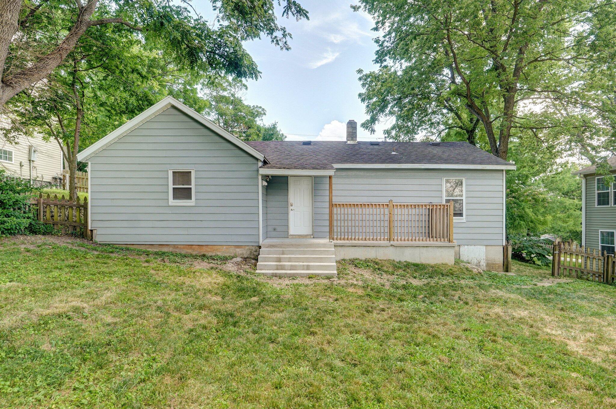 305 East Oak Street Property Photo 24