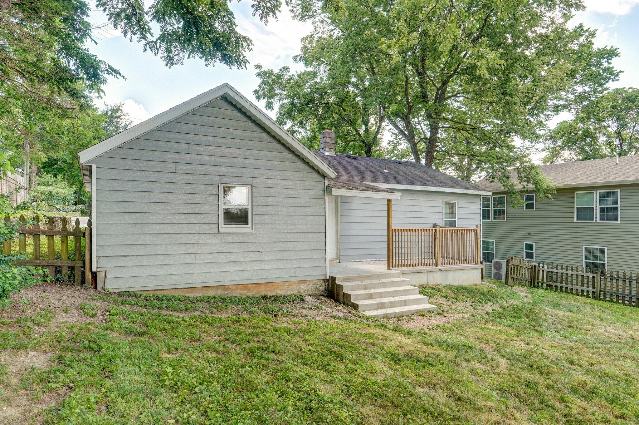 305 East Oak Street Property Photo 25