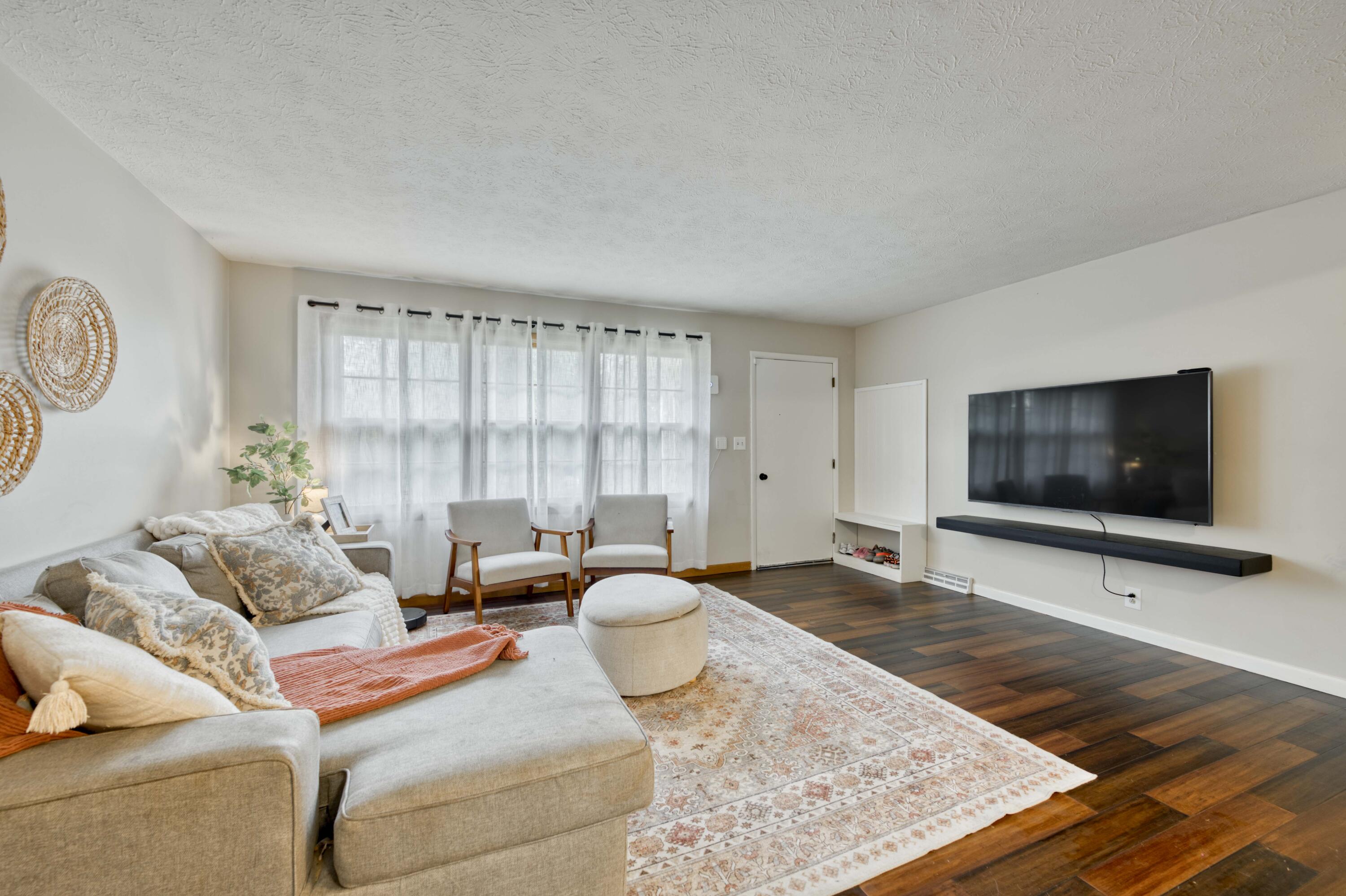 940 East Sayer Street Property Photo 4