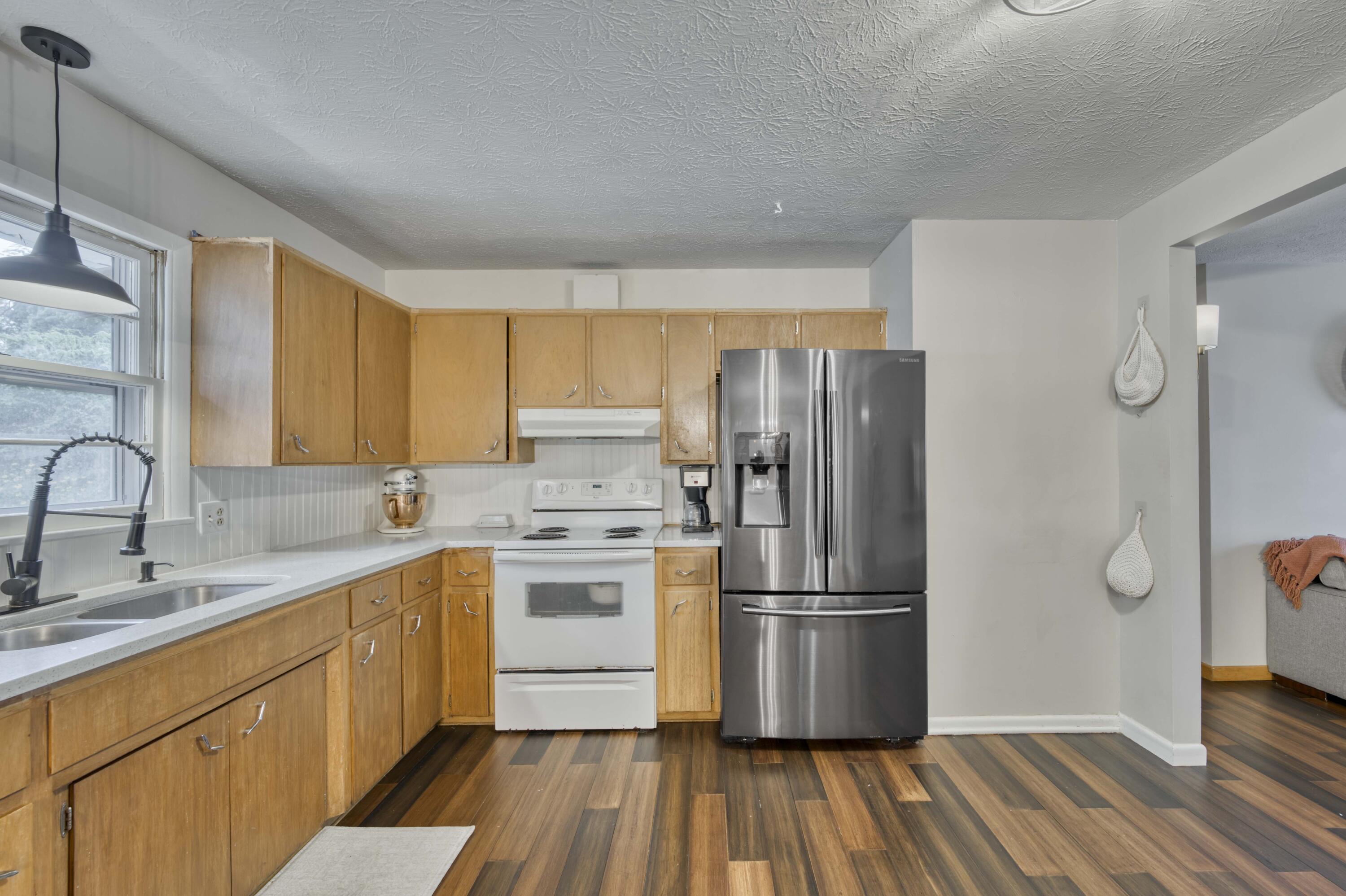940 East Sayer Street Property Photo 11