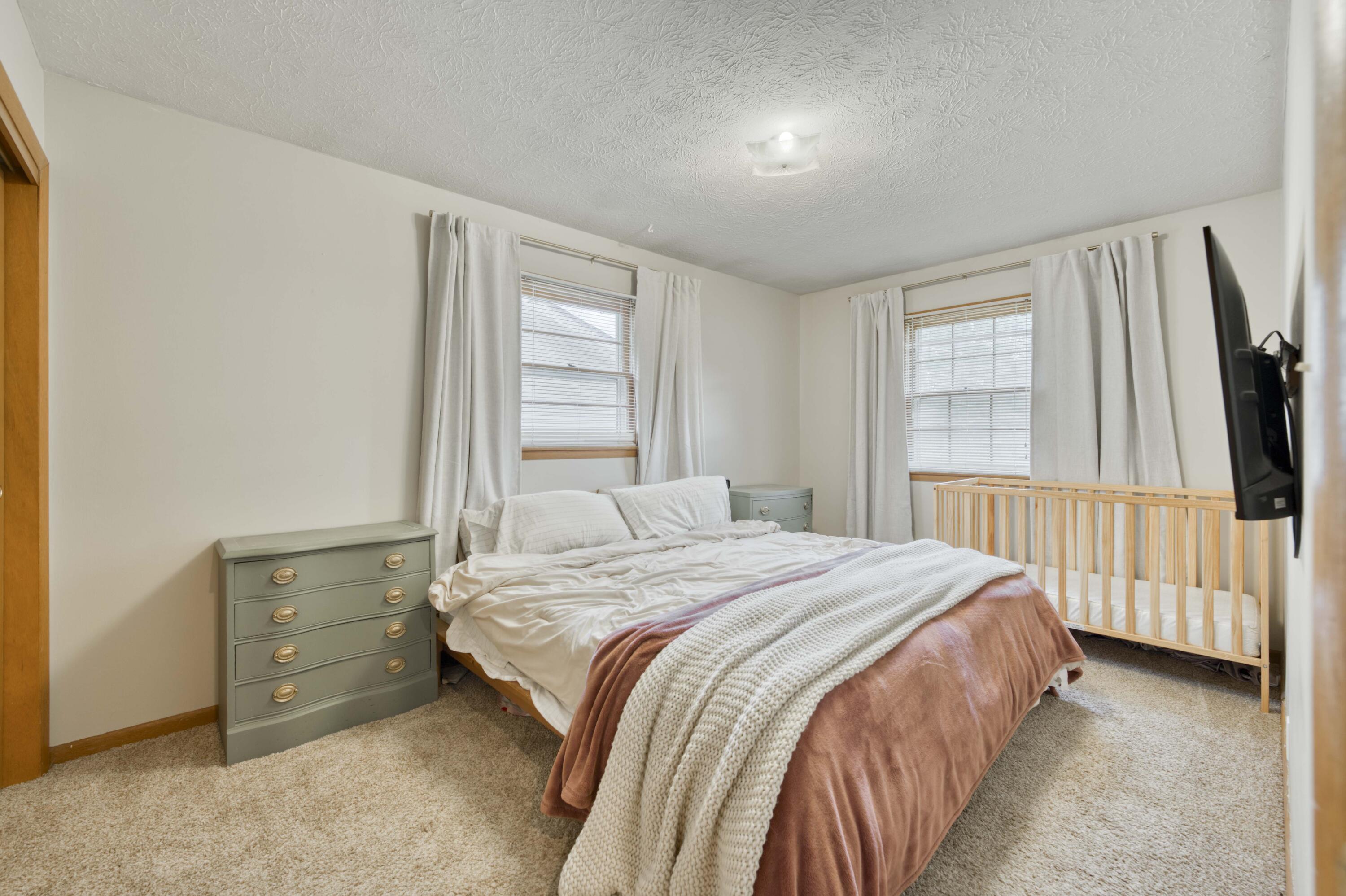 940 East Sayer Street Property Photo 25