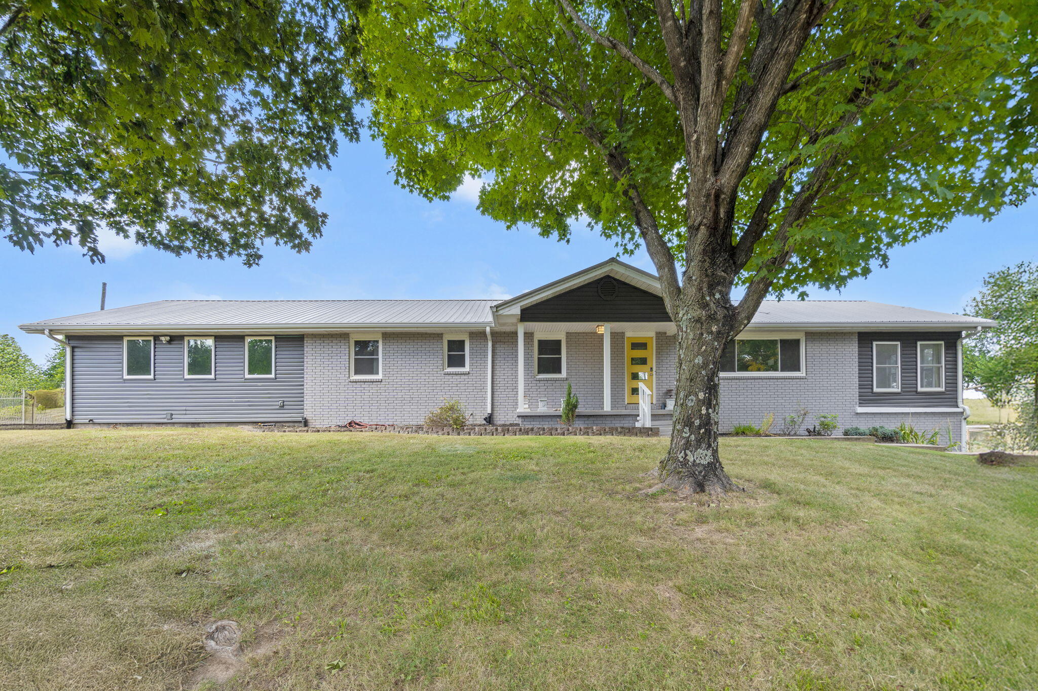 5295 East Farm Road 138 Property Photo 3