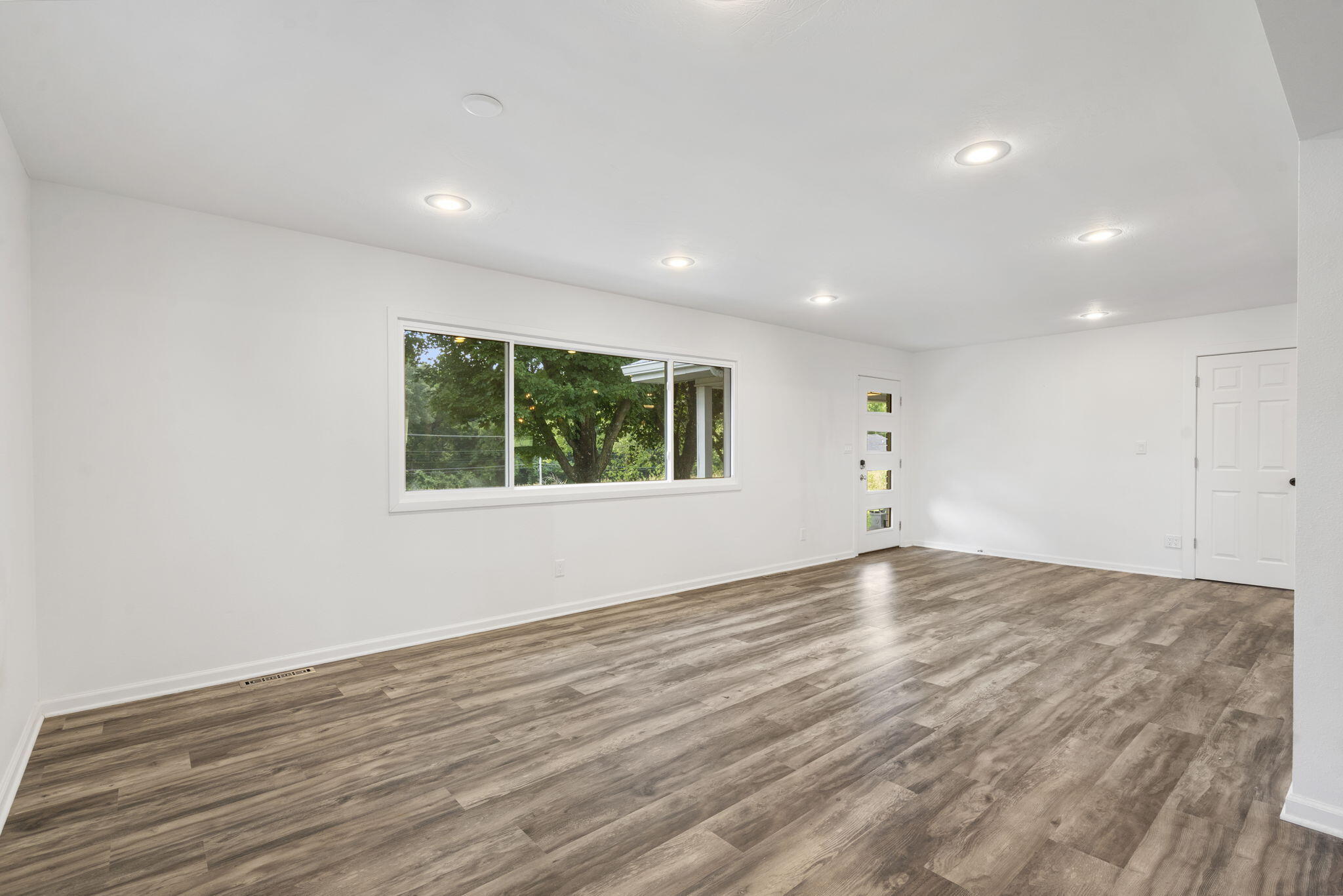 5295 East Farm Road 138 Property Photo 7