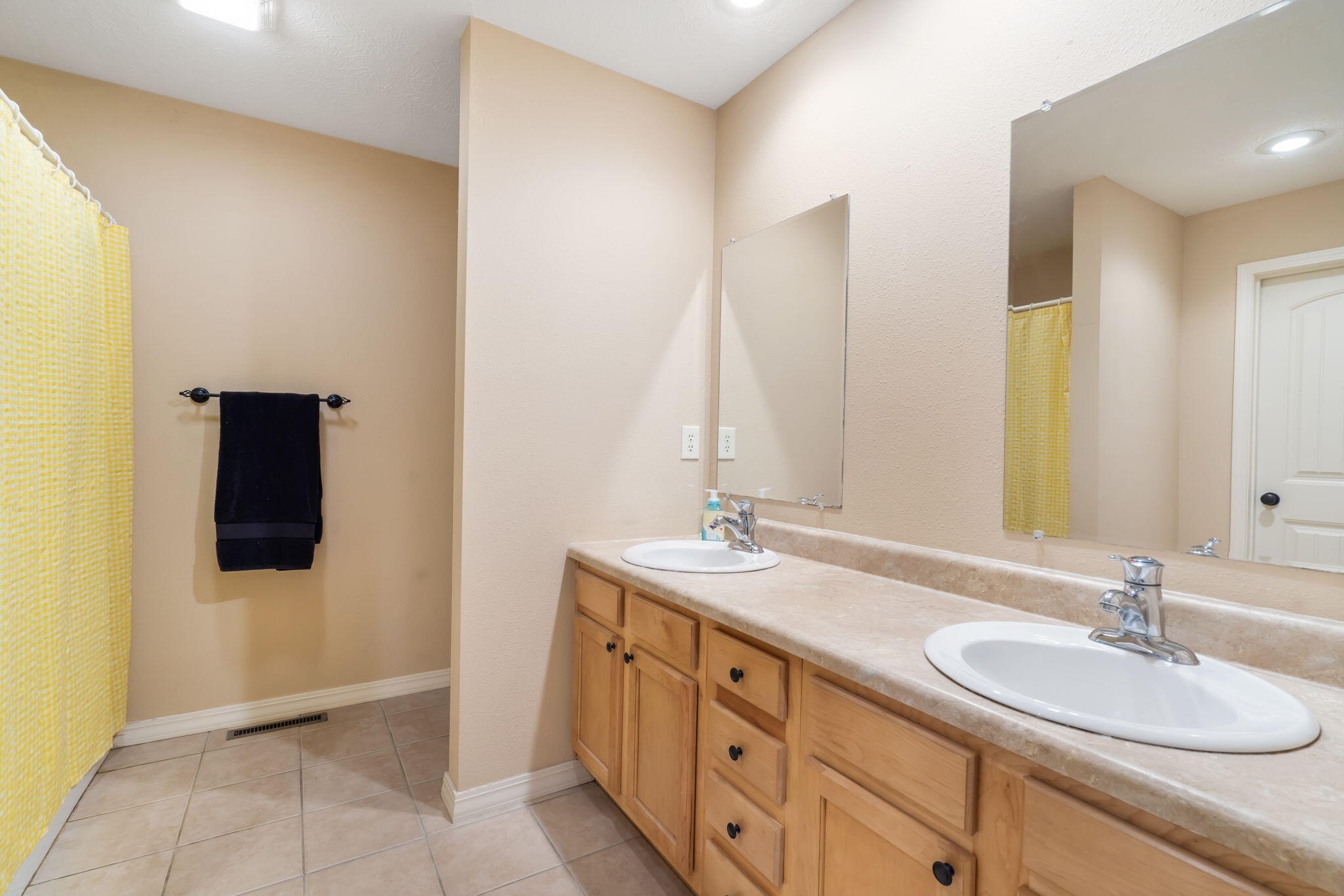 1065 South 21st Avenue Property Photo 13