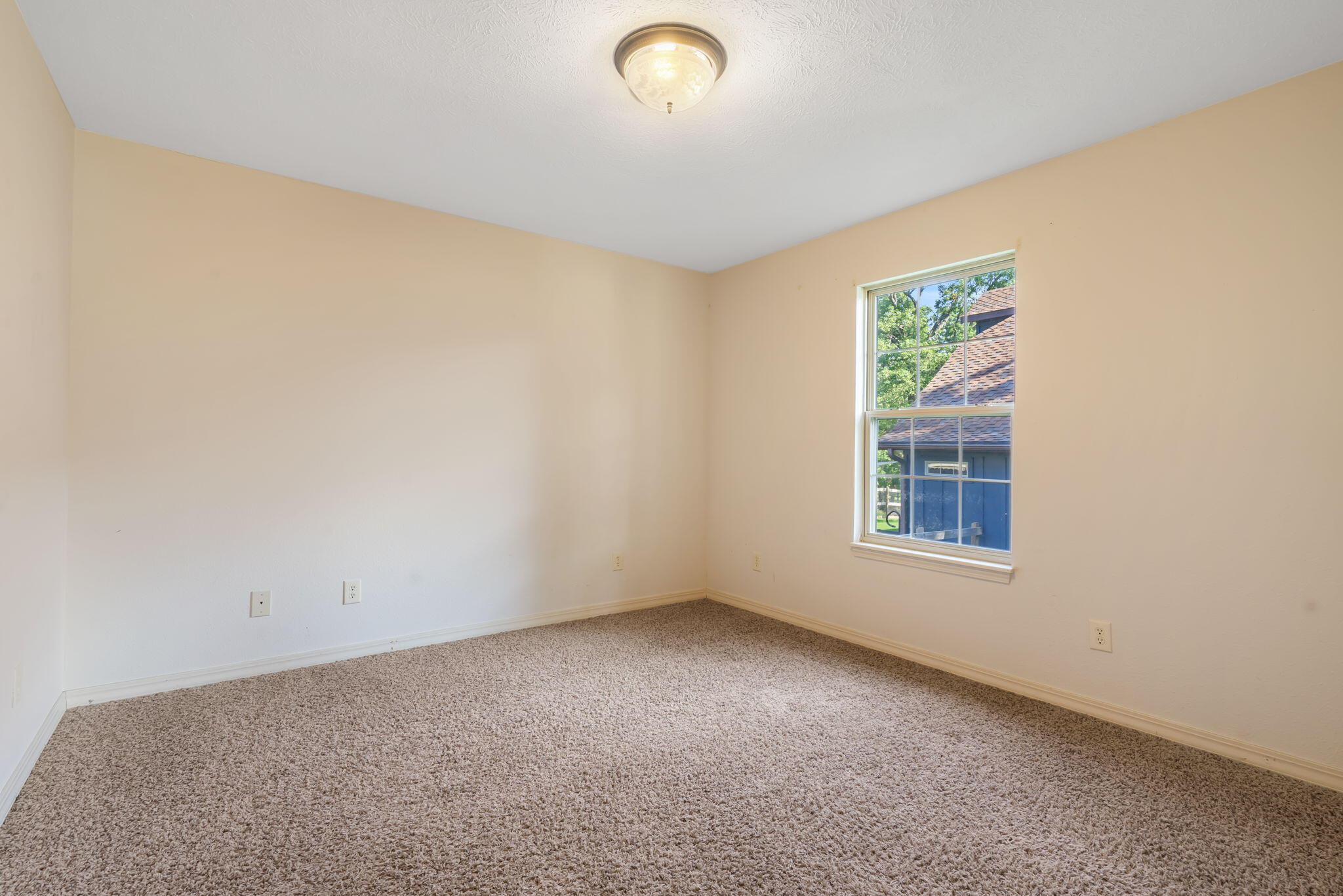 1065 South 21st Avenue Property Photo 16