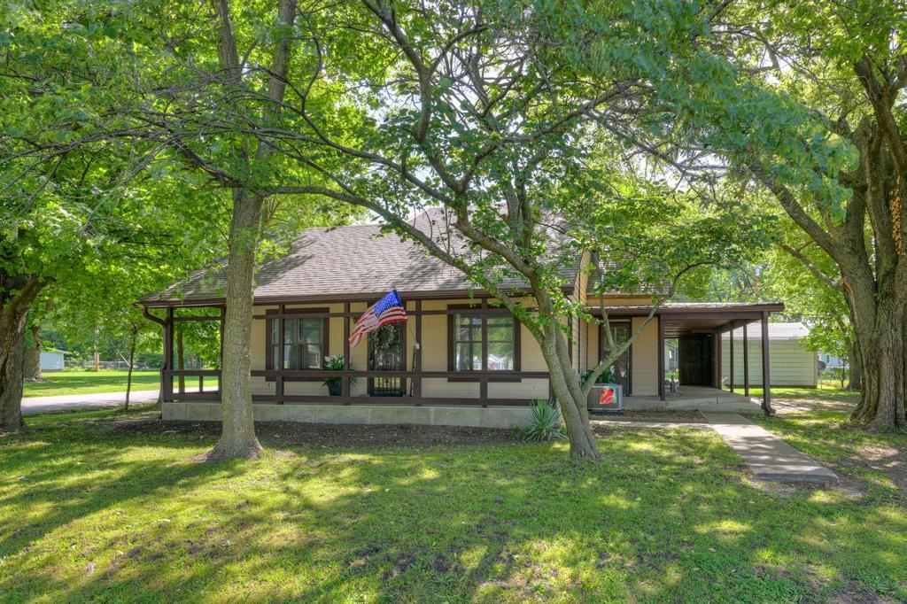 122 North Main Street Property Photo 45