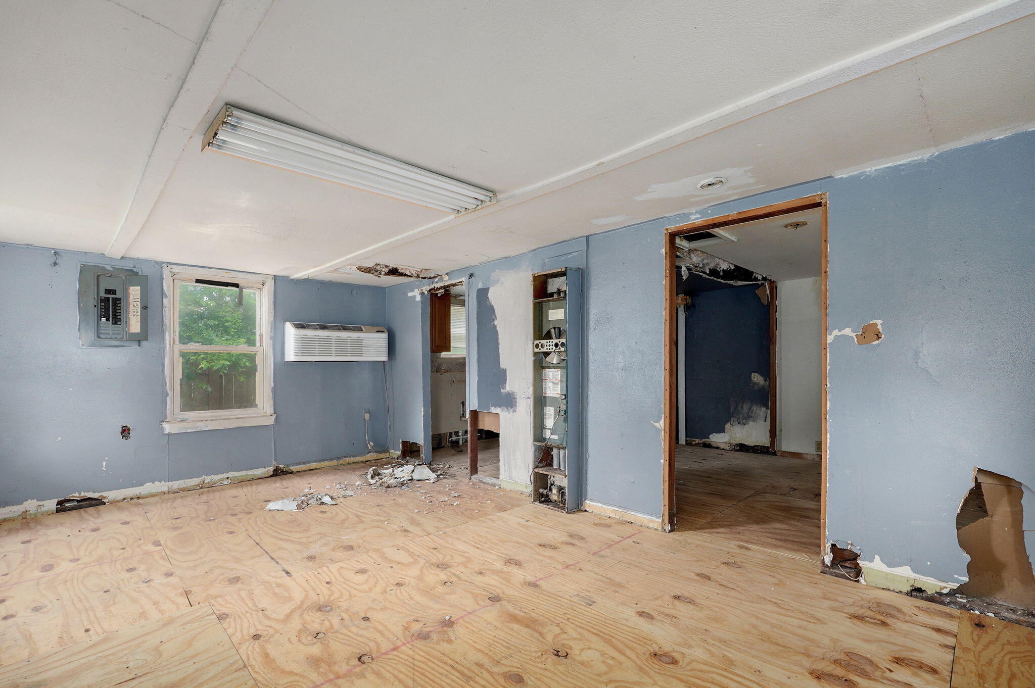2025 North Roosevelt Avenue Property Photo 3