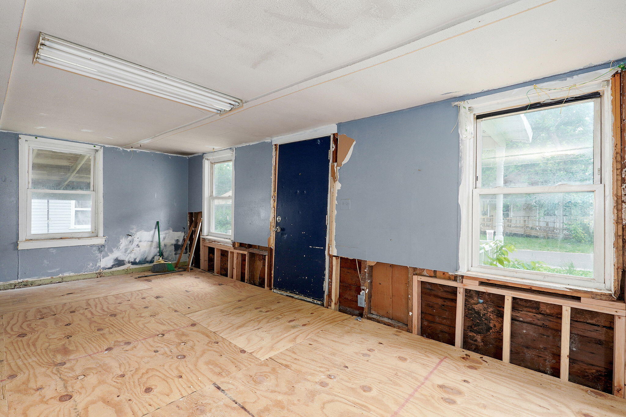 2025 North Roosevelt Avenue Property Photo 4