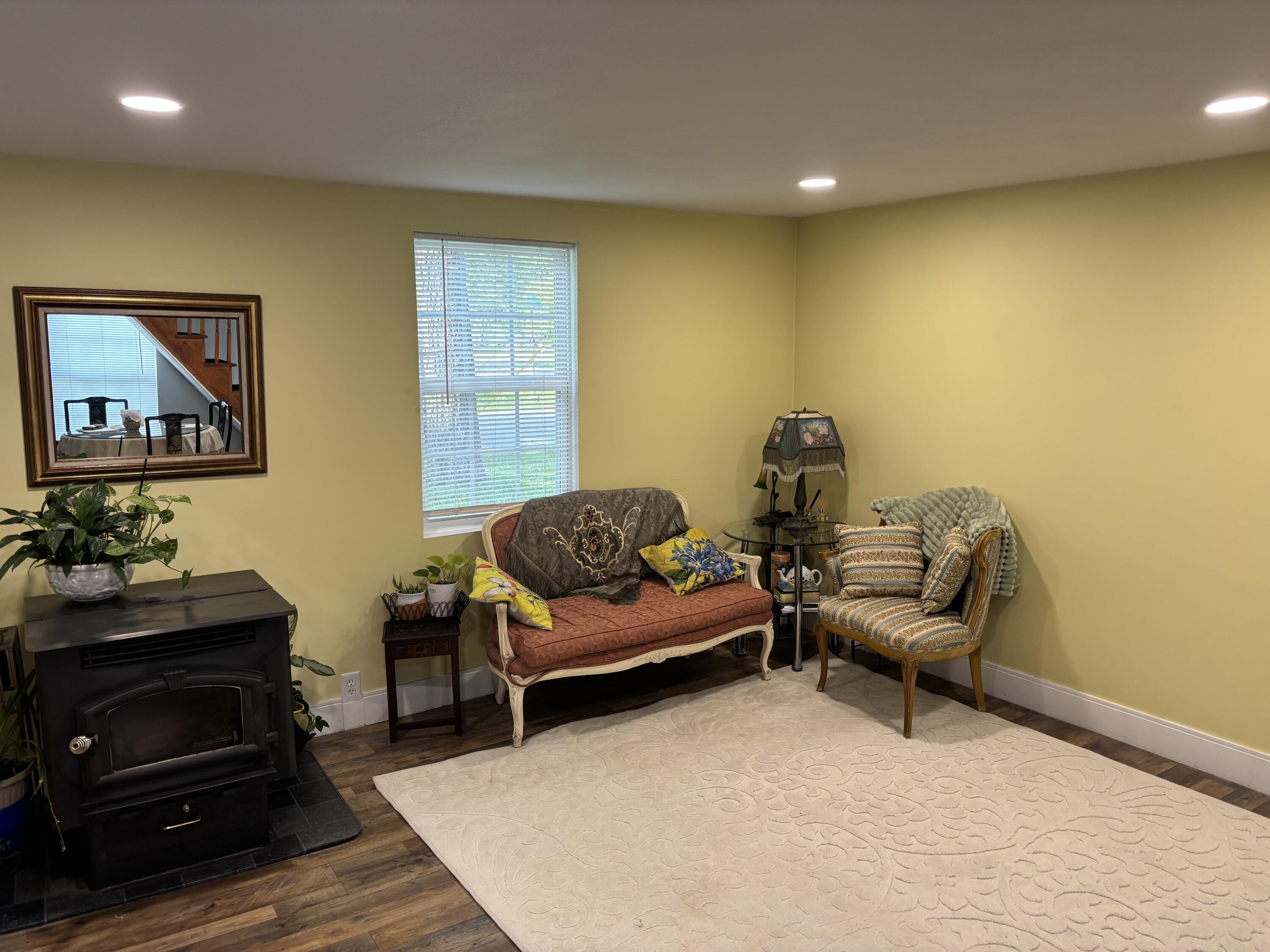1104 North Oak Street Property Photo 5
