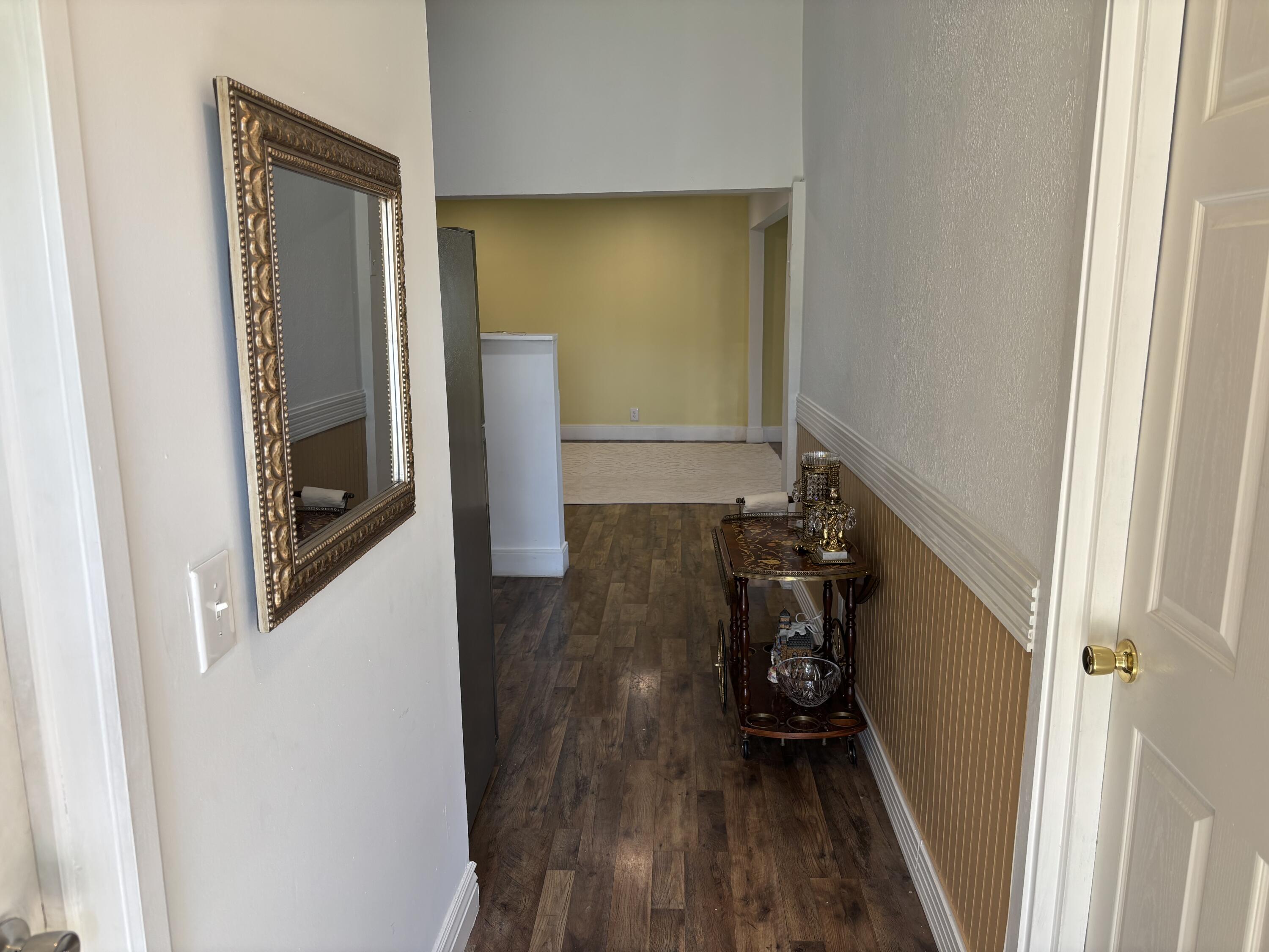 1104 North Oak Street Property Photo 9