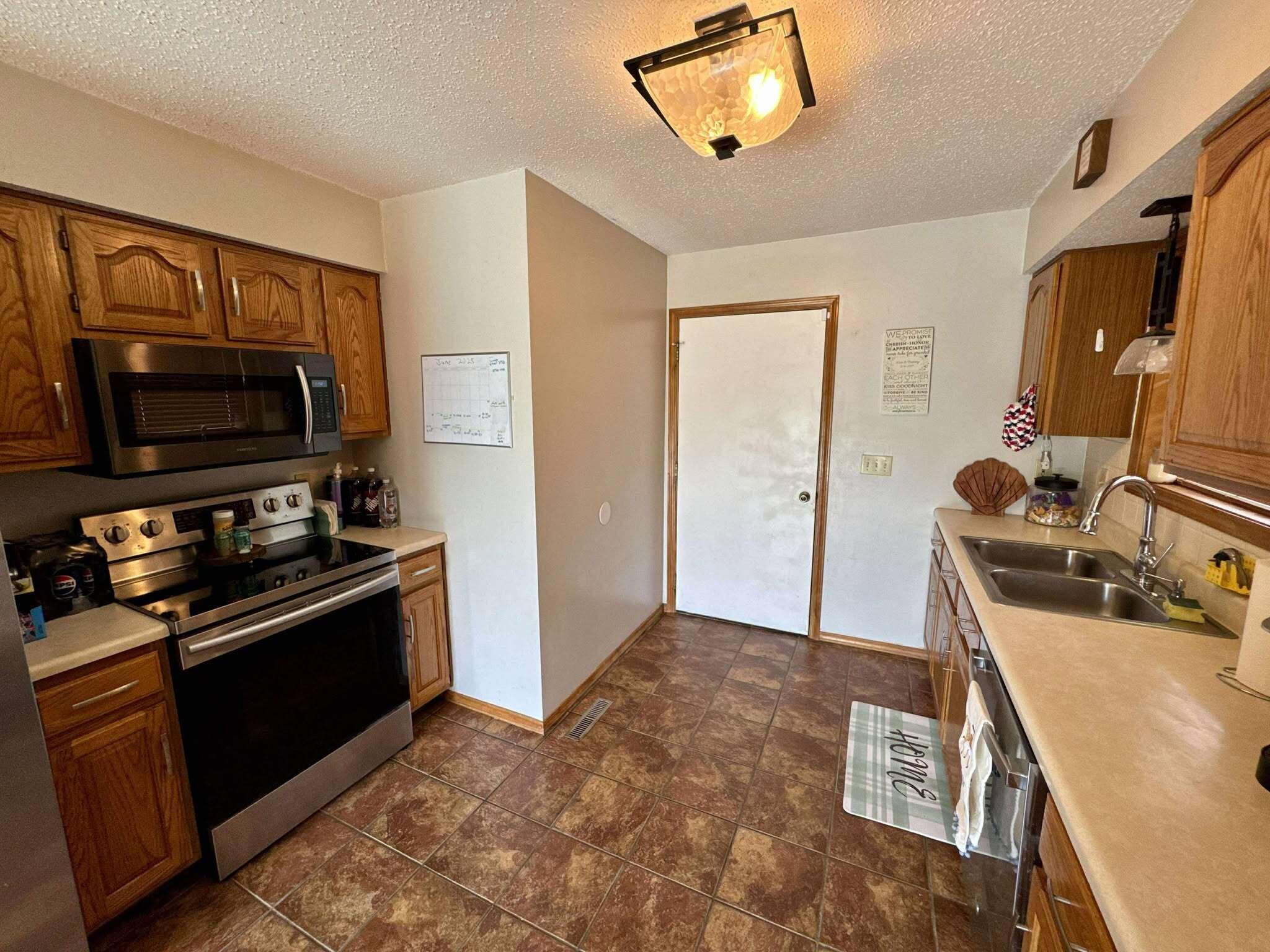 970 Creekside Place Property Photo 10