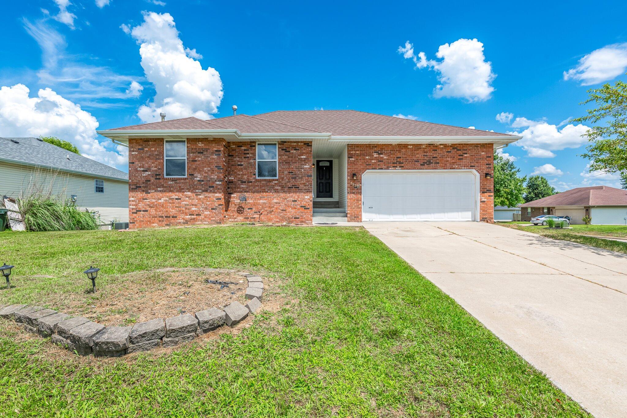 5238 South Tanager Avenue Property Photo 1