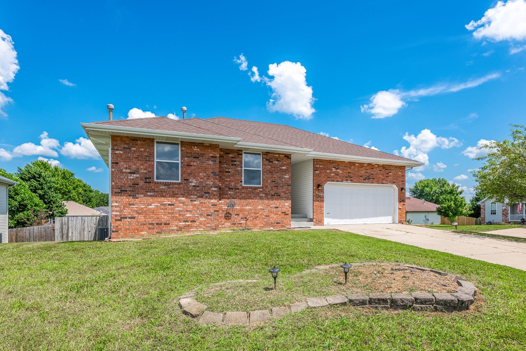 5238 South Tanager Avenue Property Photo 3