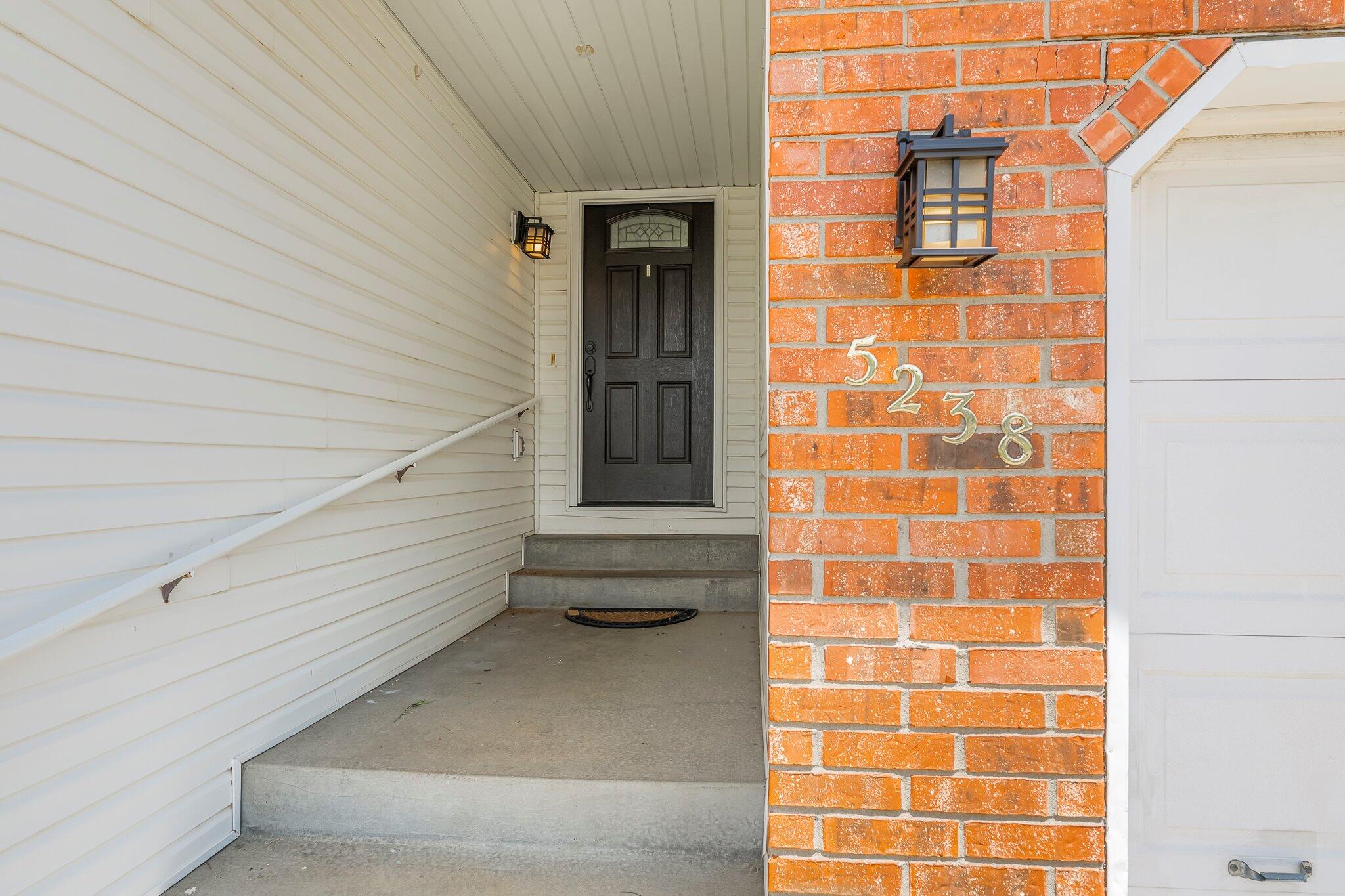 5238 South Tanager Avenue Property Photo 4