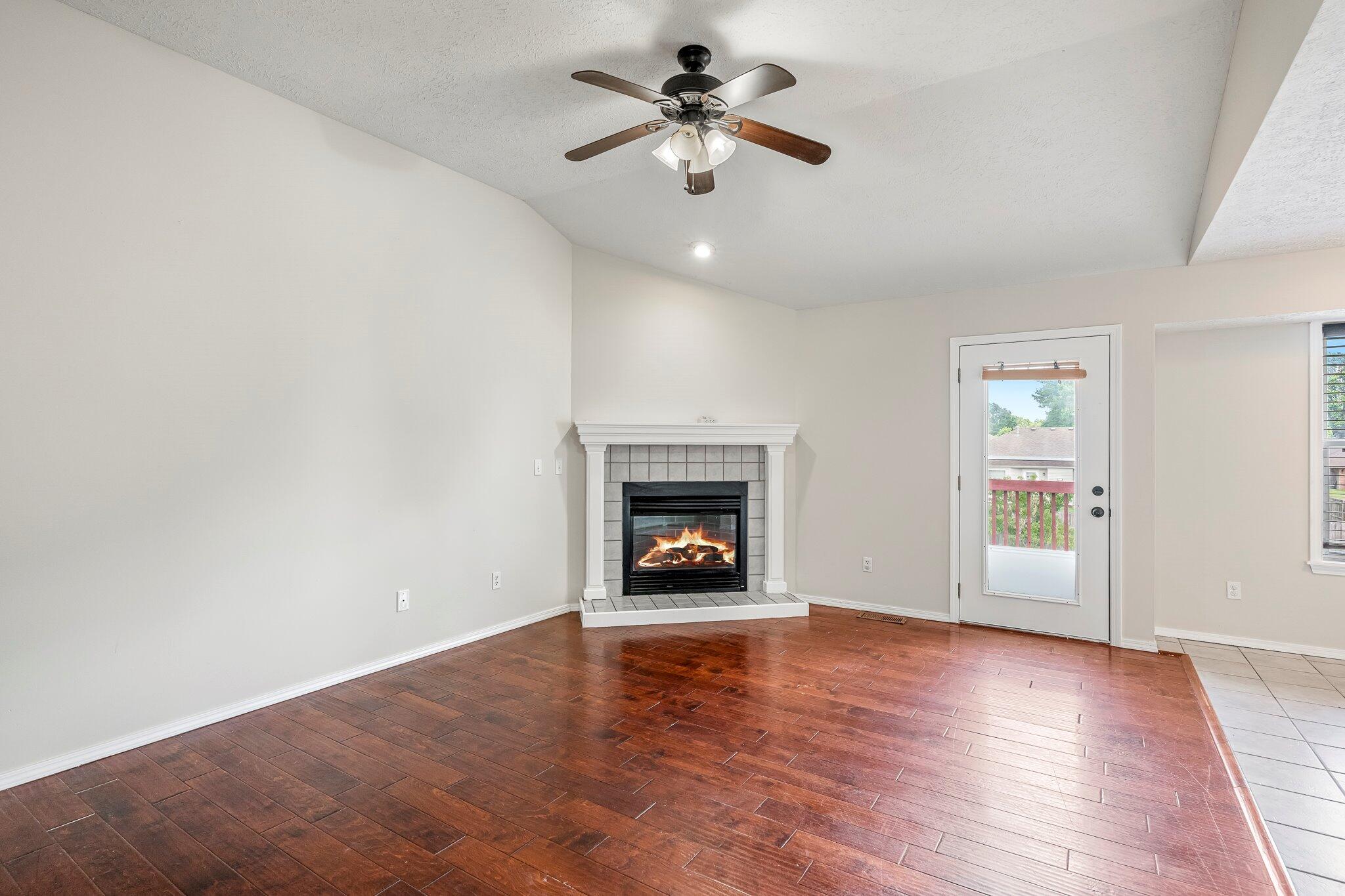 5238 South Tanager Avenue Property Photo 5