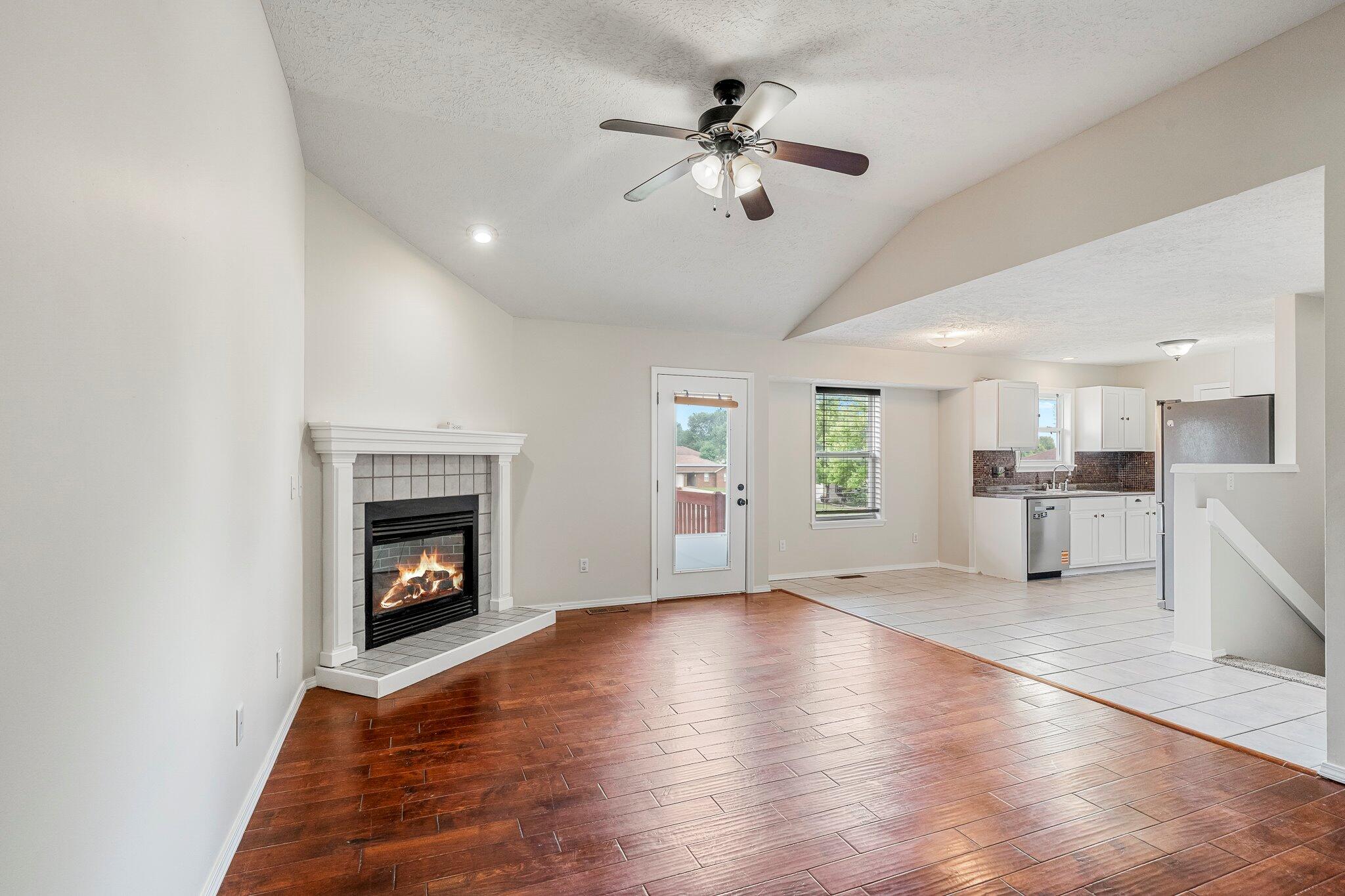 5238 South Tanager Avenue Property Photo 6